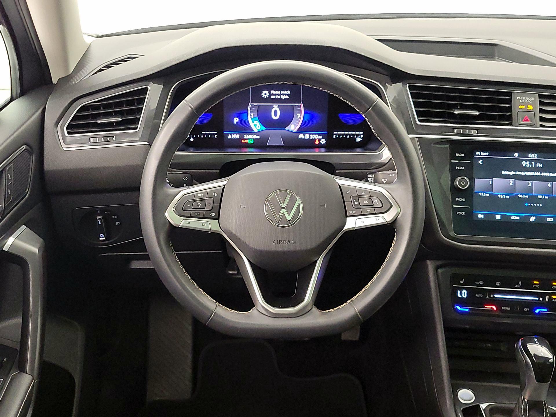 Thumbnail: 2023 Volkswagen Tiguan - 10