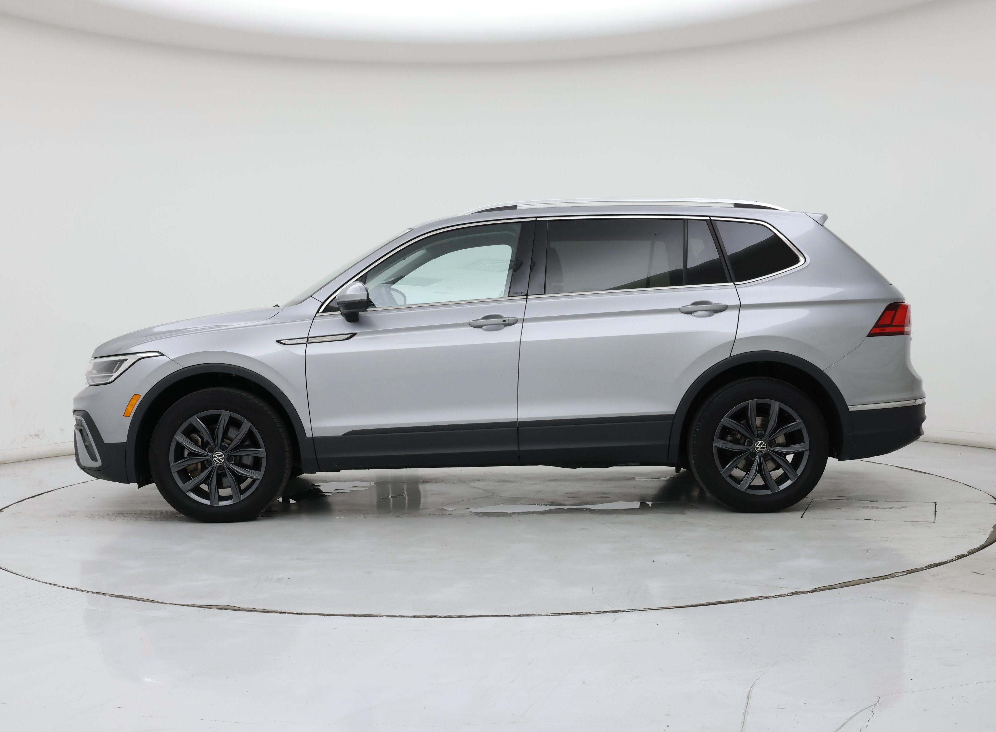 Thumbnail: 2023 Volkswagen Tiguan - 3
