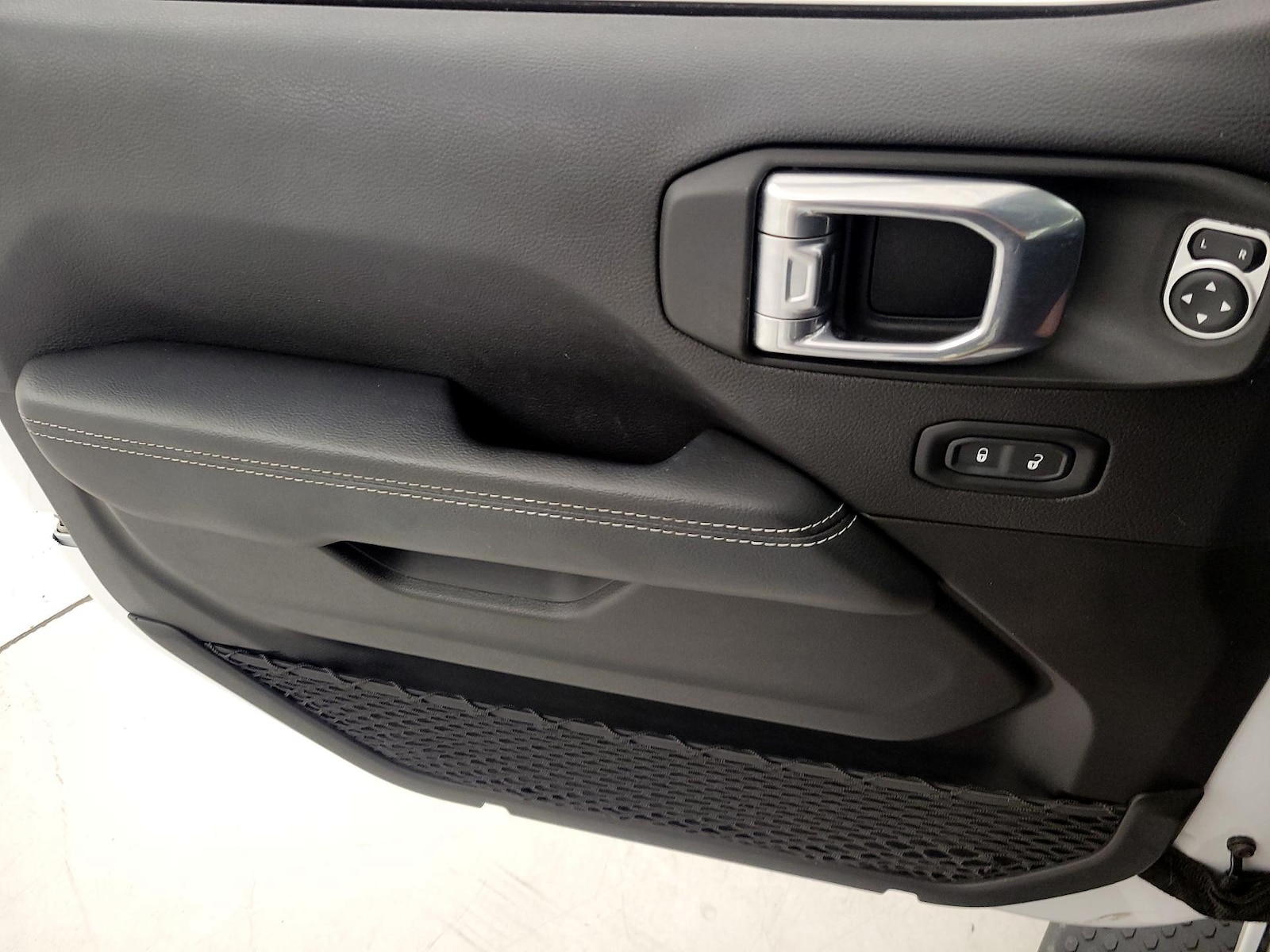 2022 Jeep Wrangler Unlimited Sahara - Photo 13