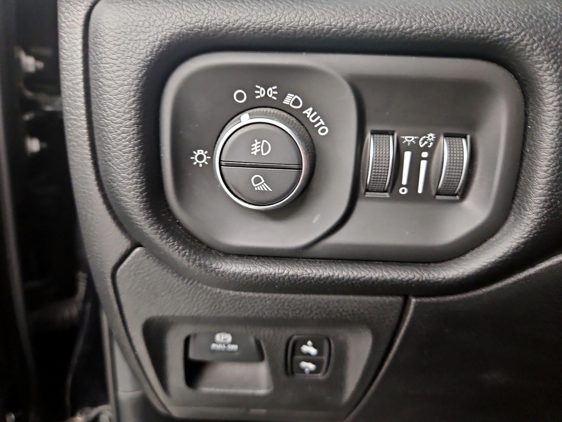 Thumbnail: 2019 RAM 1500 - 13