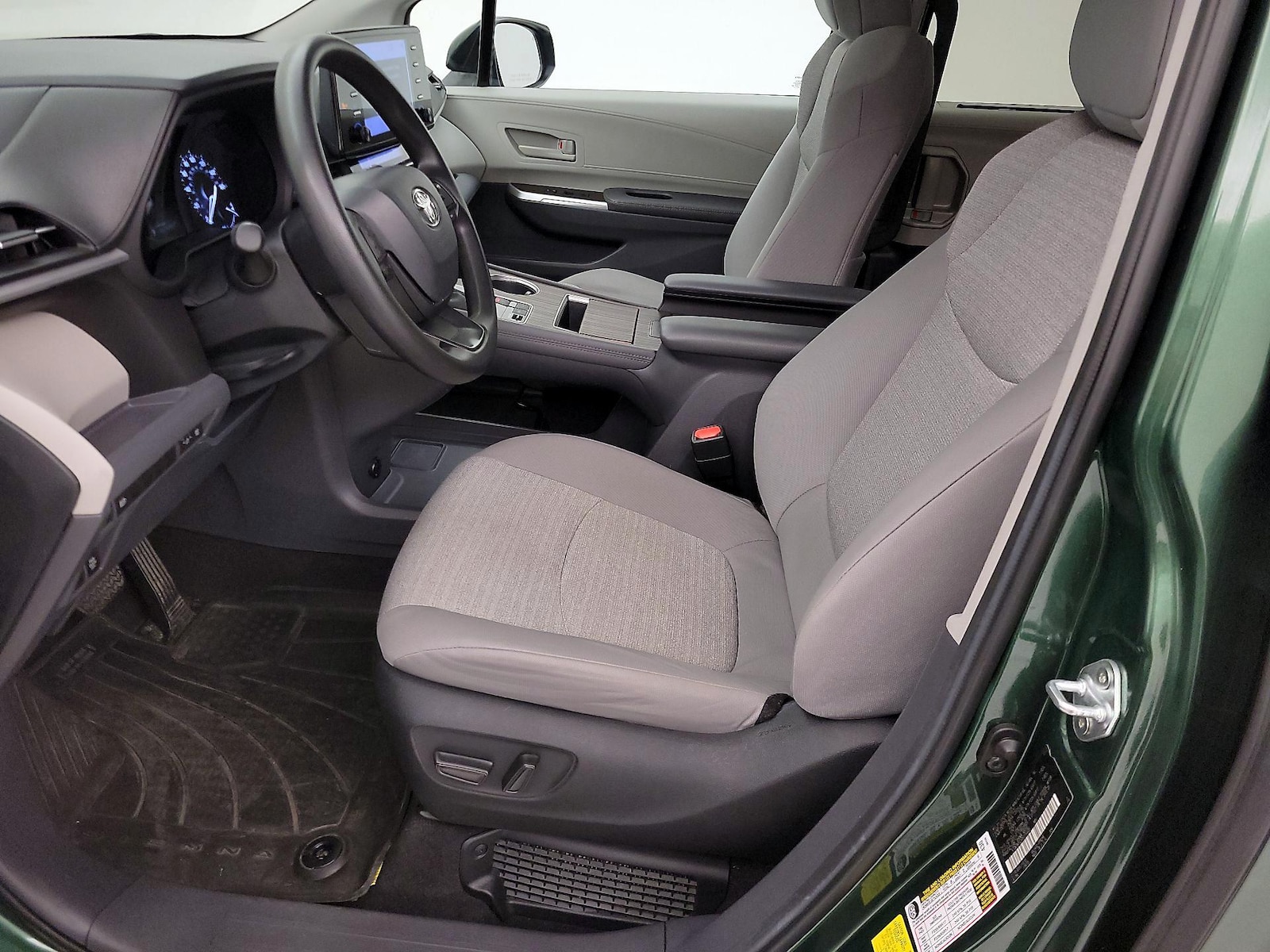 2024 Toyota Sienna LE - Photo 12
