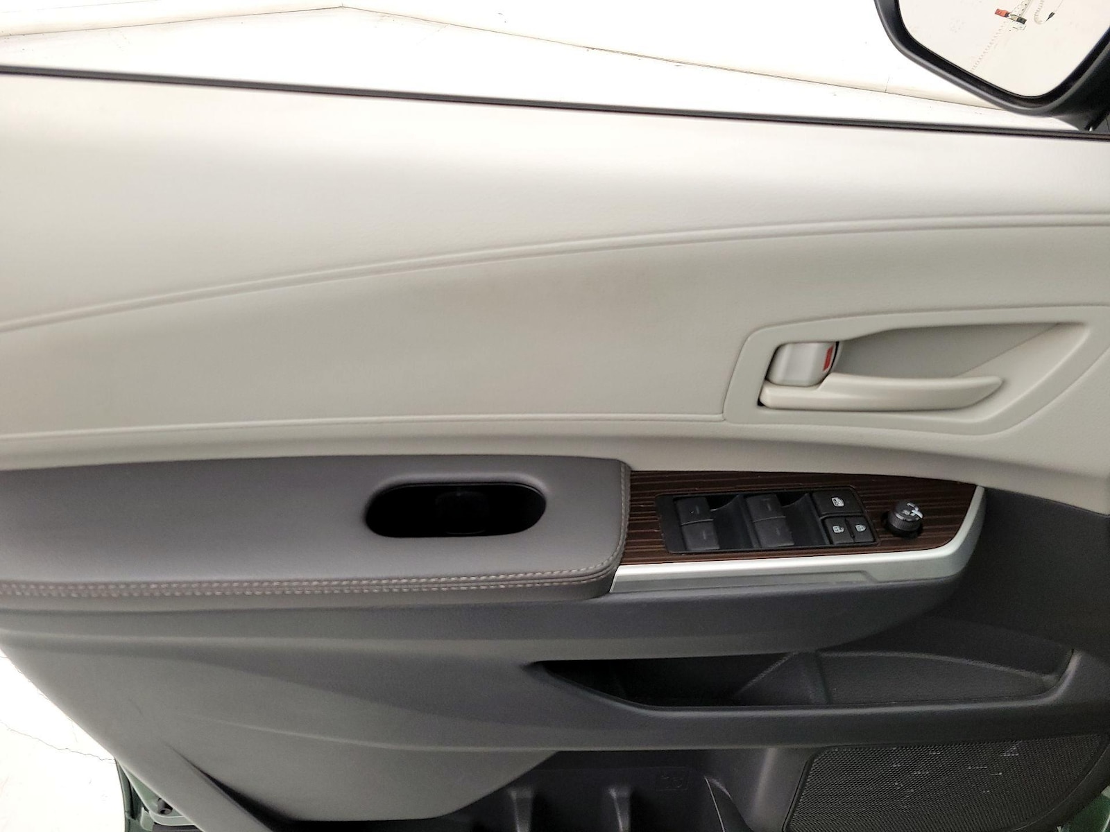 2024 Toyota Sienna LE - Photo 13
