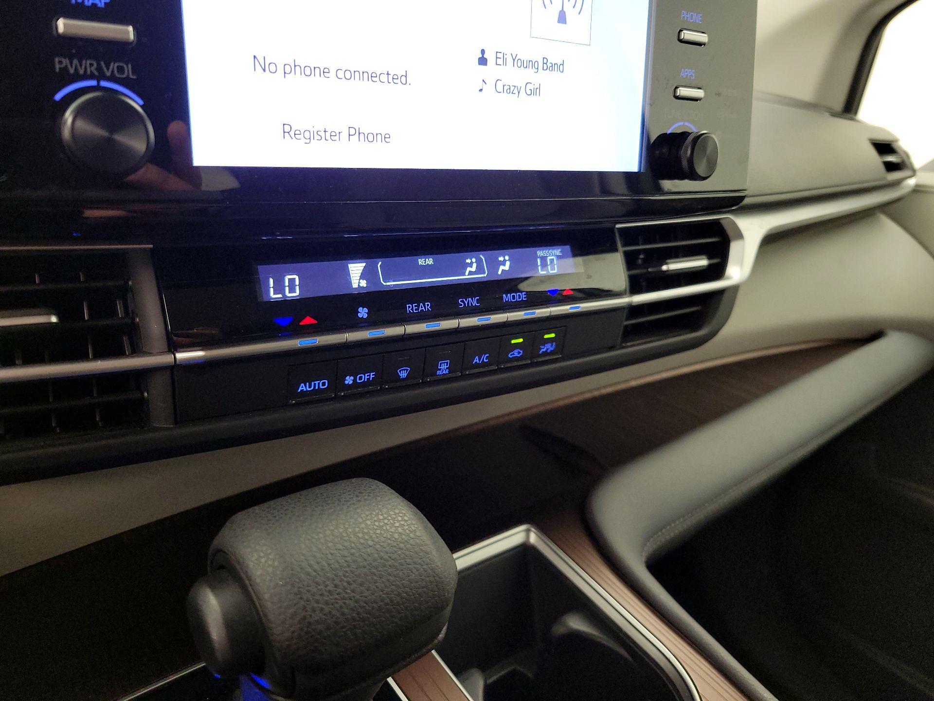 Thumbnail: 2024 Toyota Sienna - 16