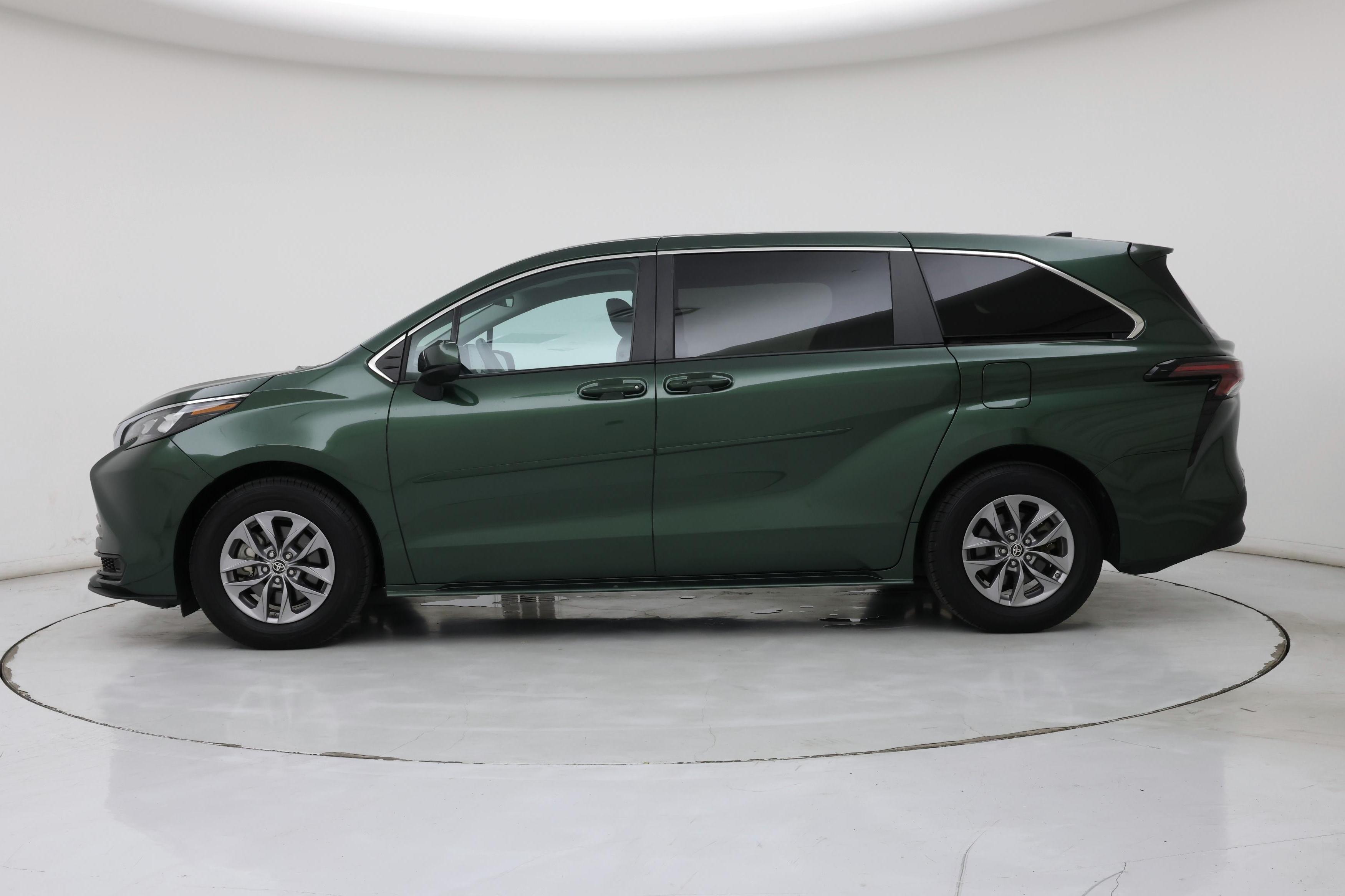Thumbnail: 2024 Toyota Sienna - 3