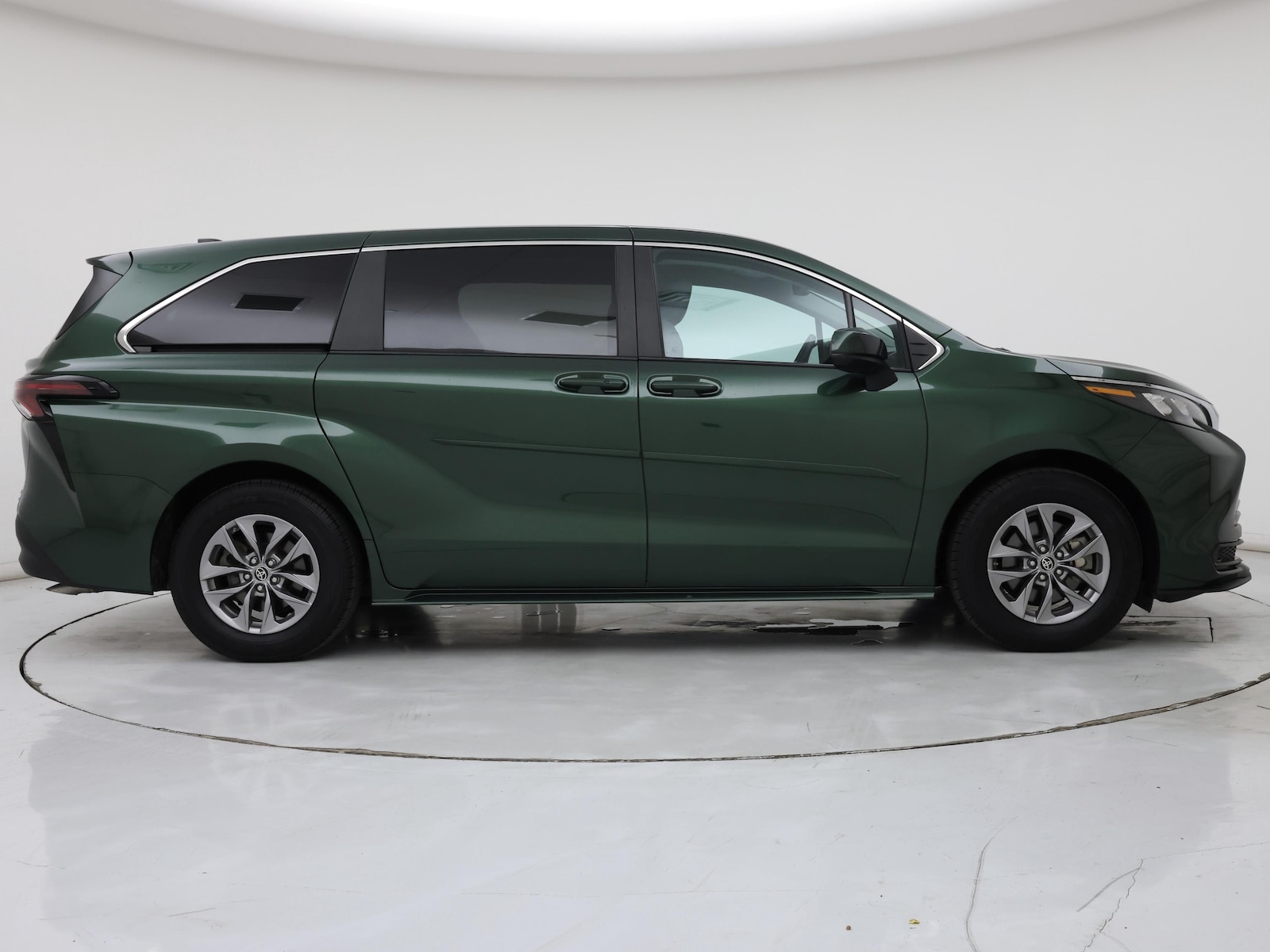 2024 Toyota Sienna LE - Photo 8