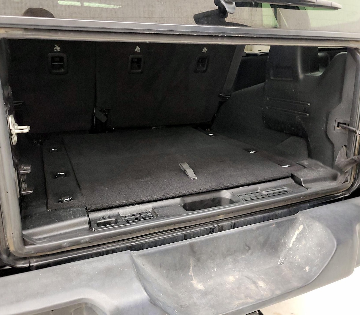 Trunk/Cargo (Seats Up)