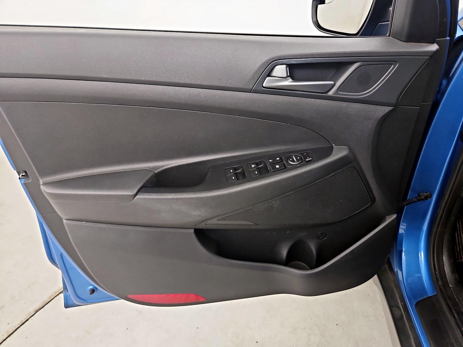 Thumbnail: 2017 Hyundai Tucson - 12