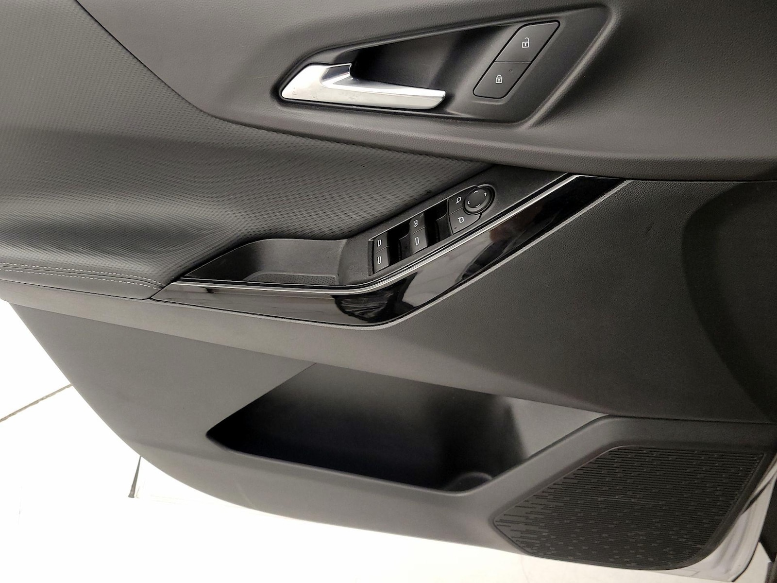 2026 Chevrolet Equinox LT - Photo 13