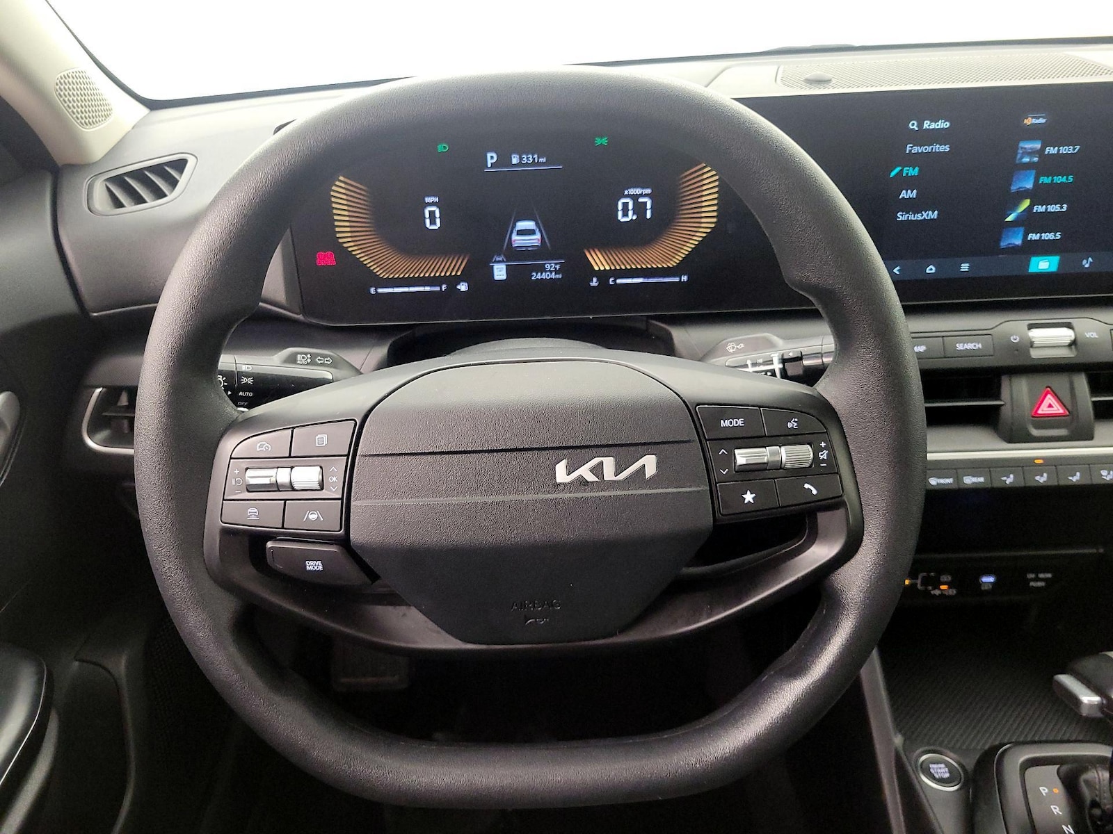2025 Kia K4 LXS - Photo 11
