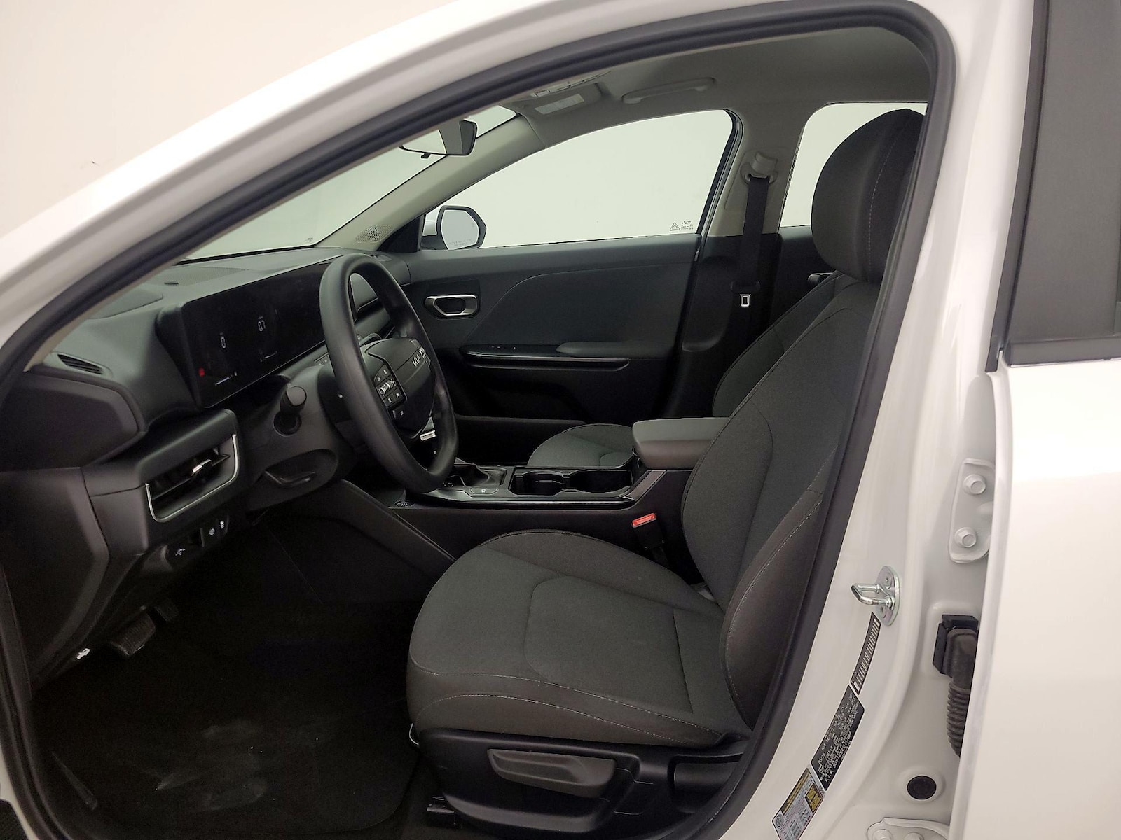 2025 Kia K4 LXS - Photo 12