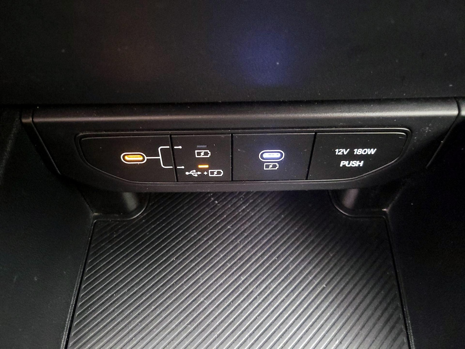 2025 Kia K4 LXS - Photo 19