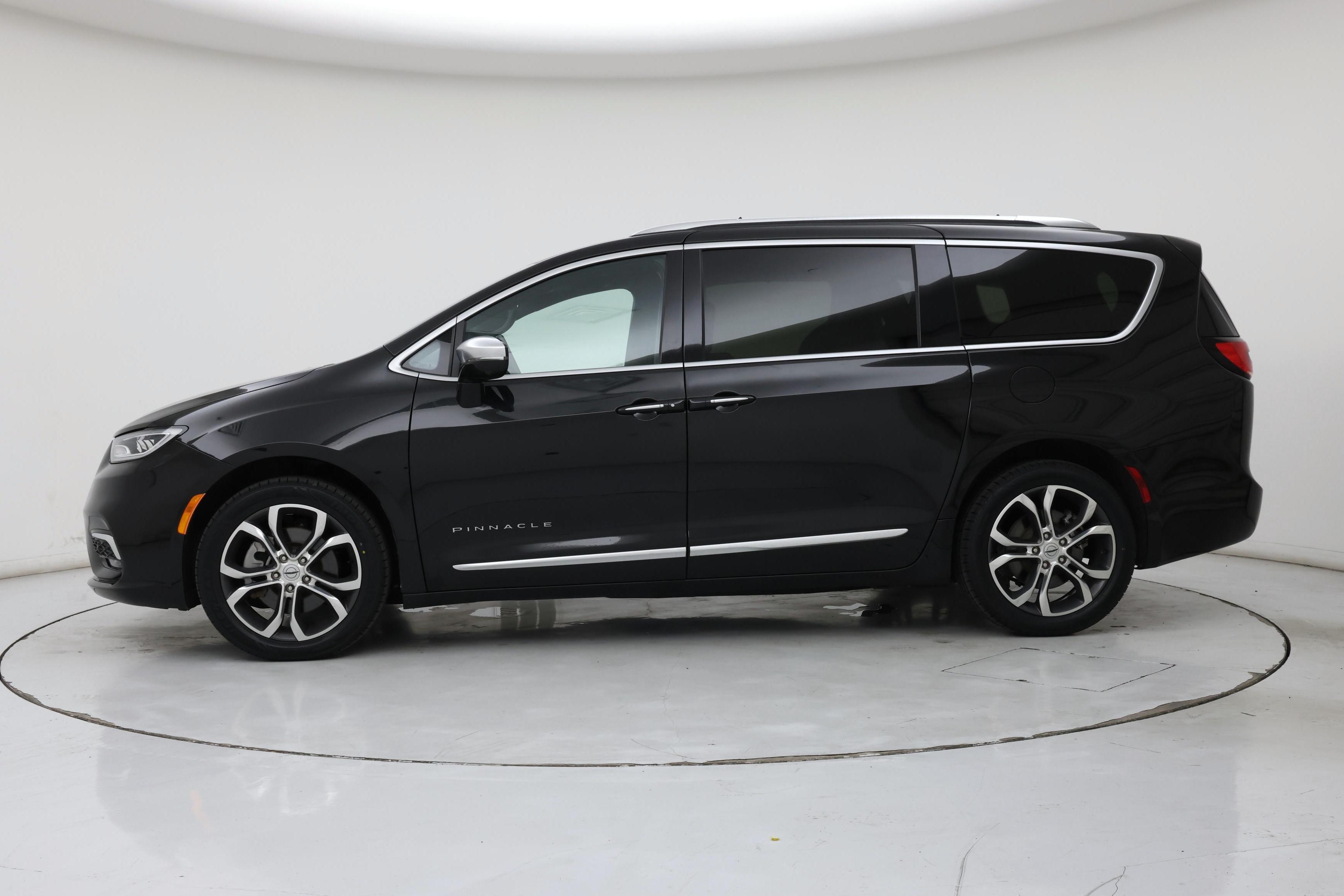 Thumbnail: 2024 Chrysler Pacifica - 3