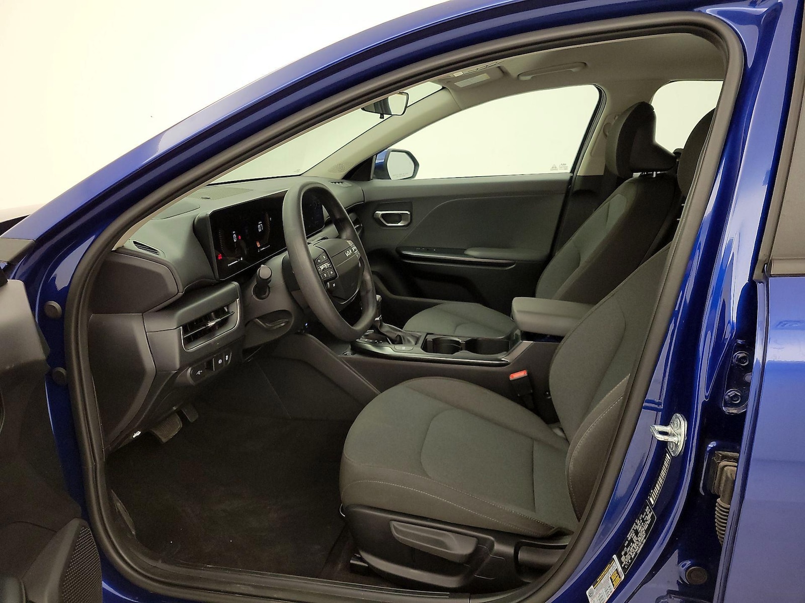 2025 Kia K4 LXS - Photo 12