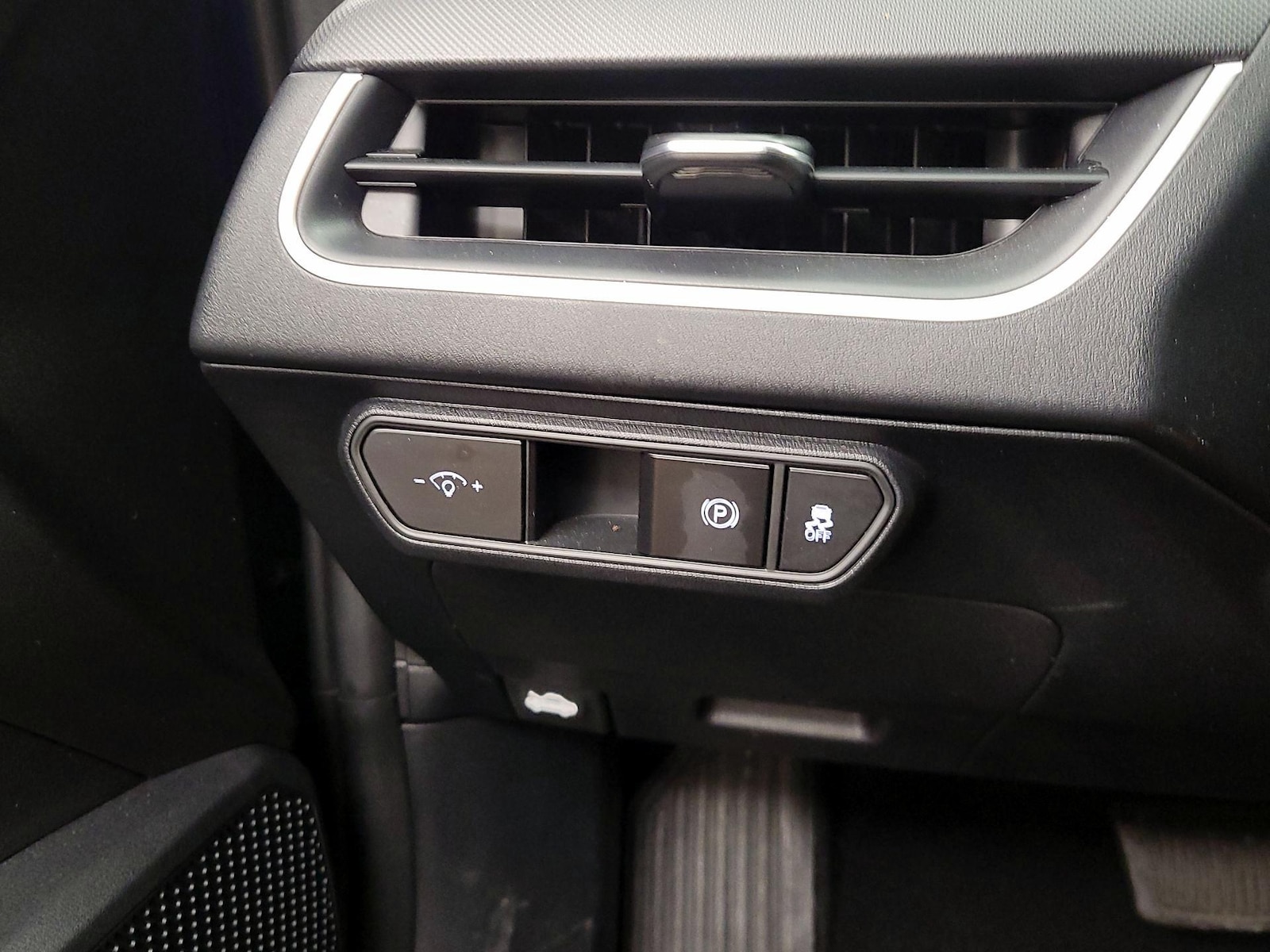 2025 Kia K4 LXS - Photo 14