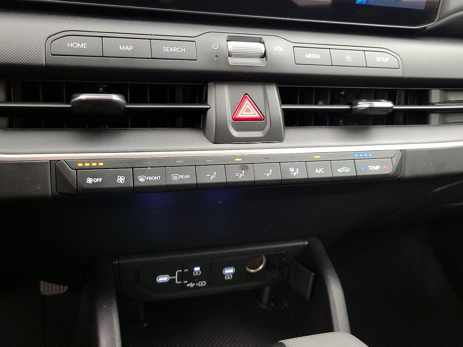 2025 Kia K4 LXS - Photo 17