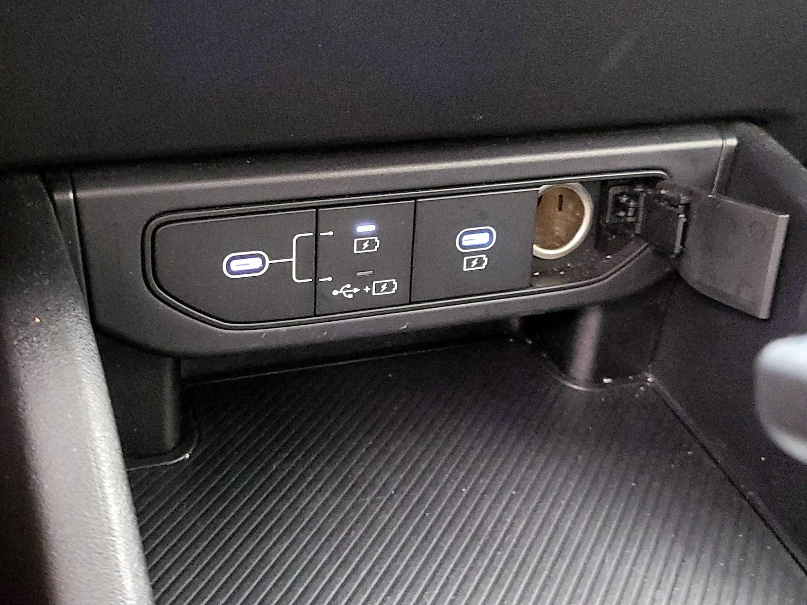 2025 Kia K4 LXS - Photo 19