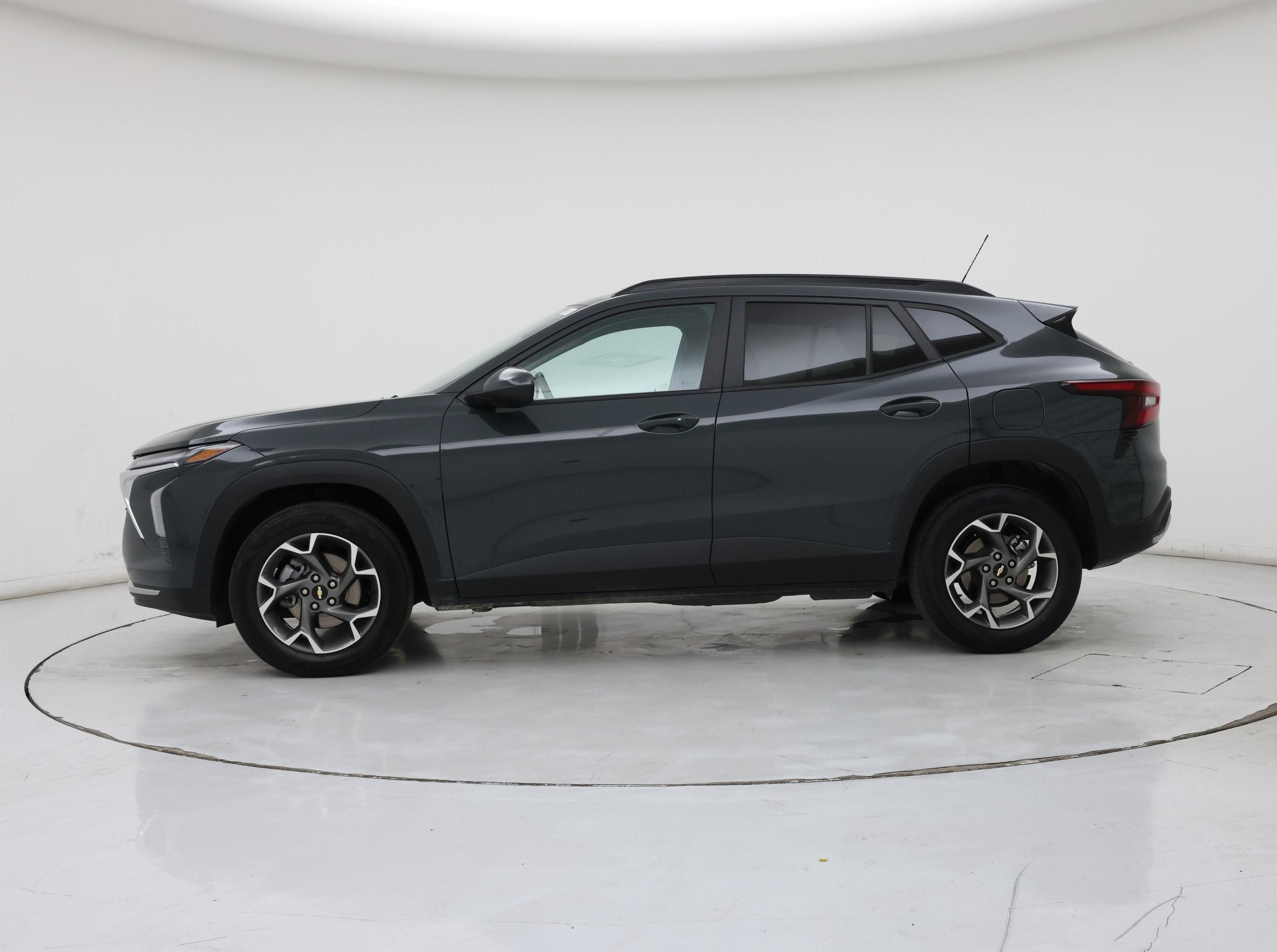 Thumbnail: 2025 Chevrolet Trax - 3