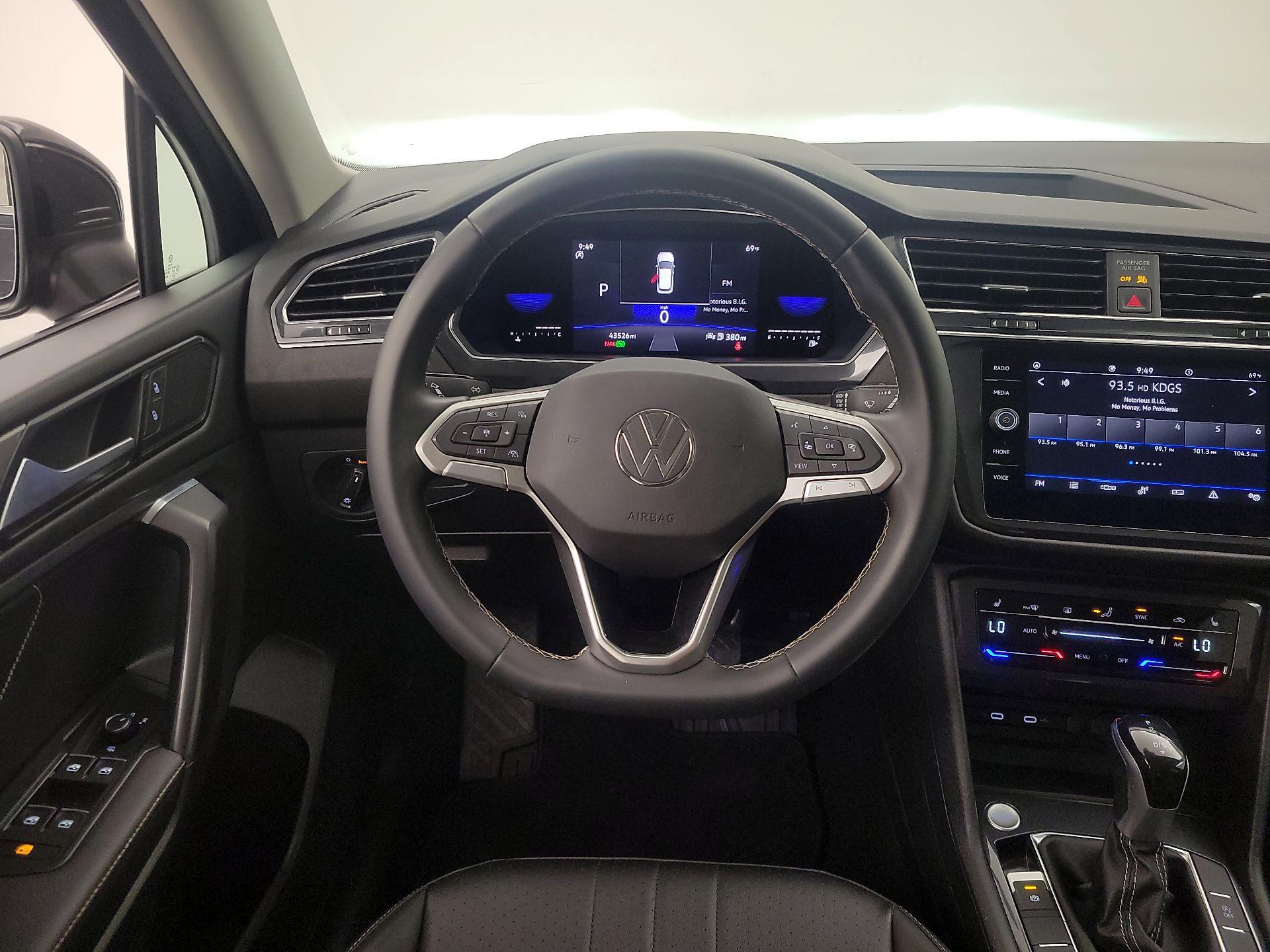 Thumbnail: 2022 Volkswagen Tiguan - 10