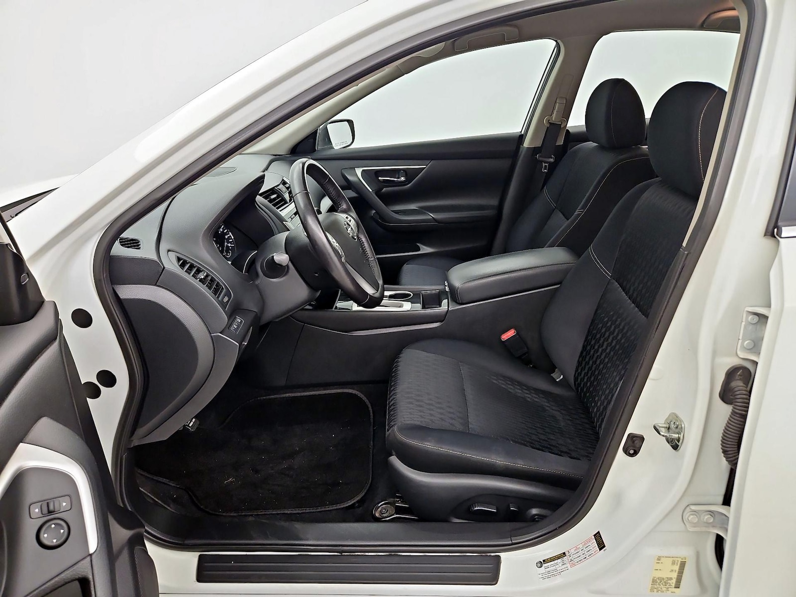 2018 Nissan Altima SV - Photo 12
