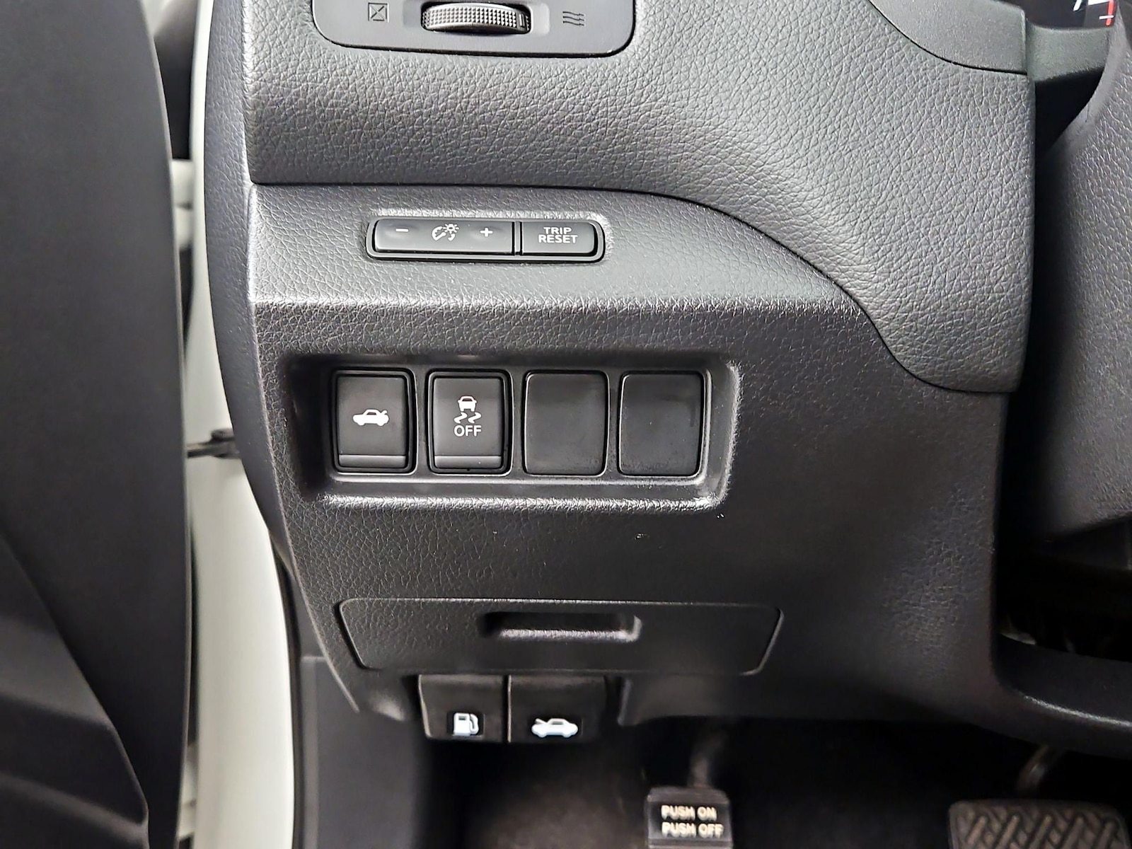 2018 Nissan Altima SV - Photo 14