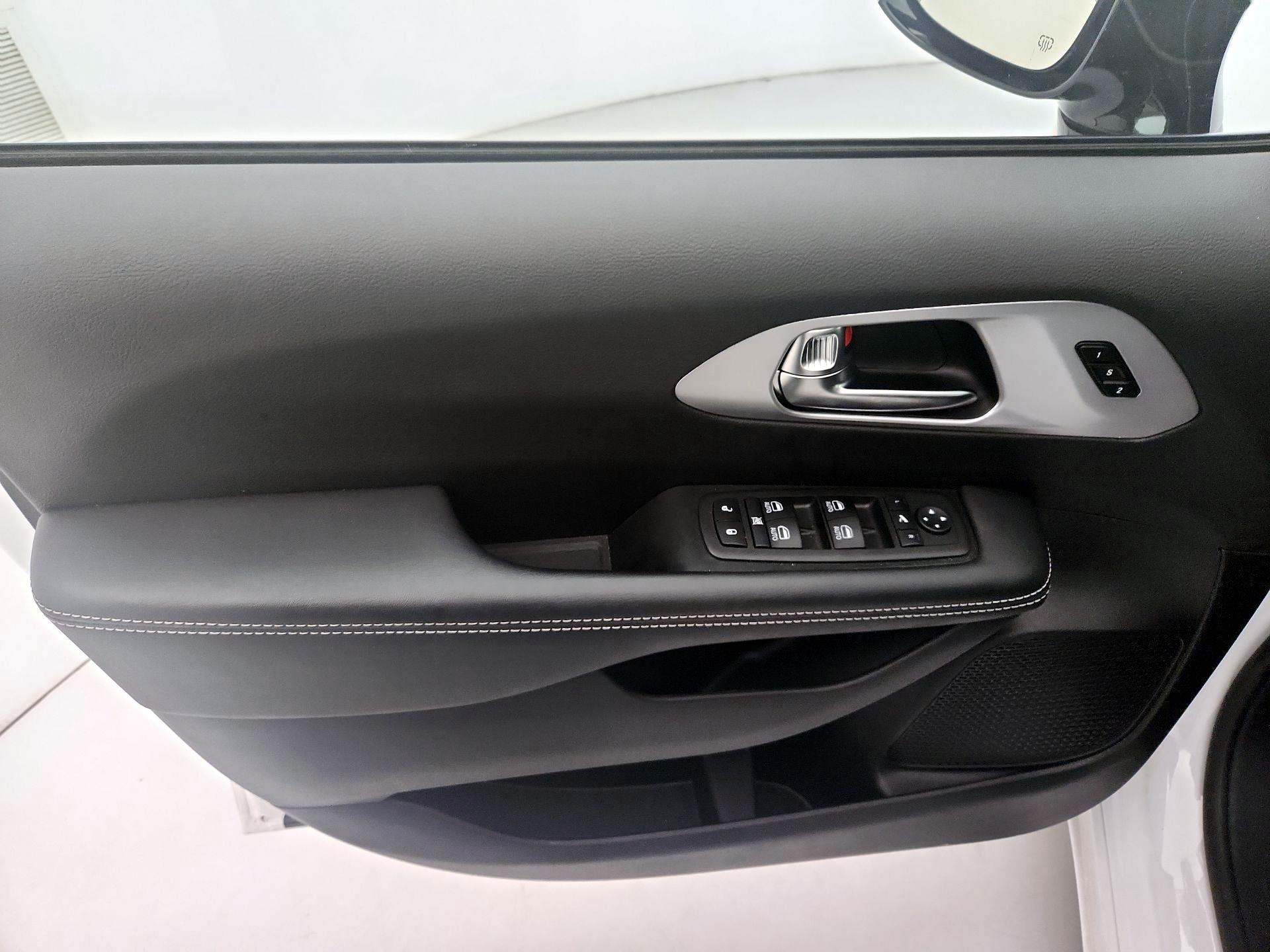 Thumbnail: 2025 Chrysler Pacifica - 12