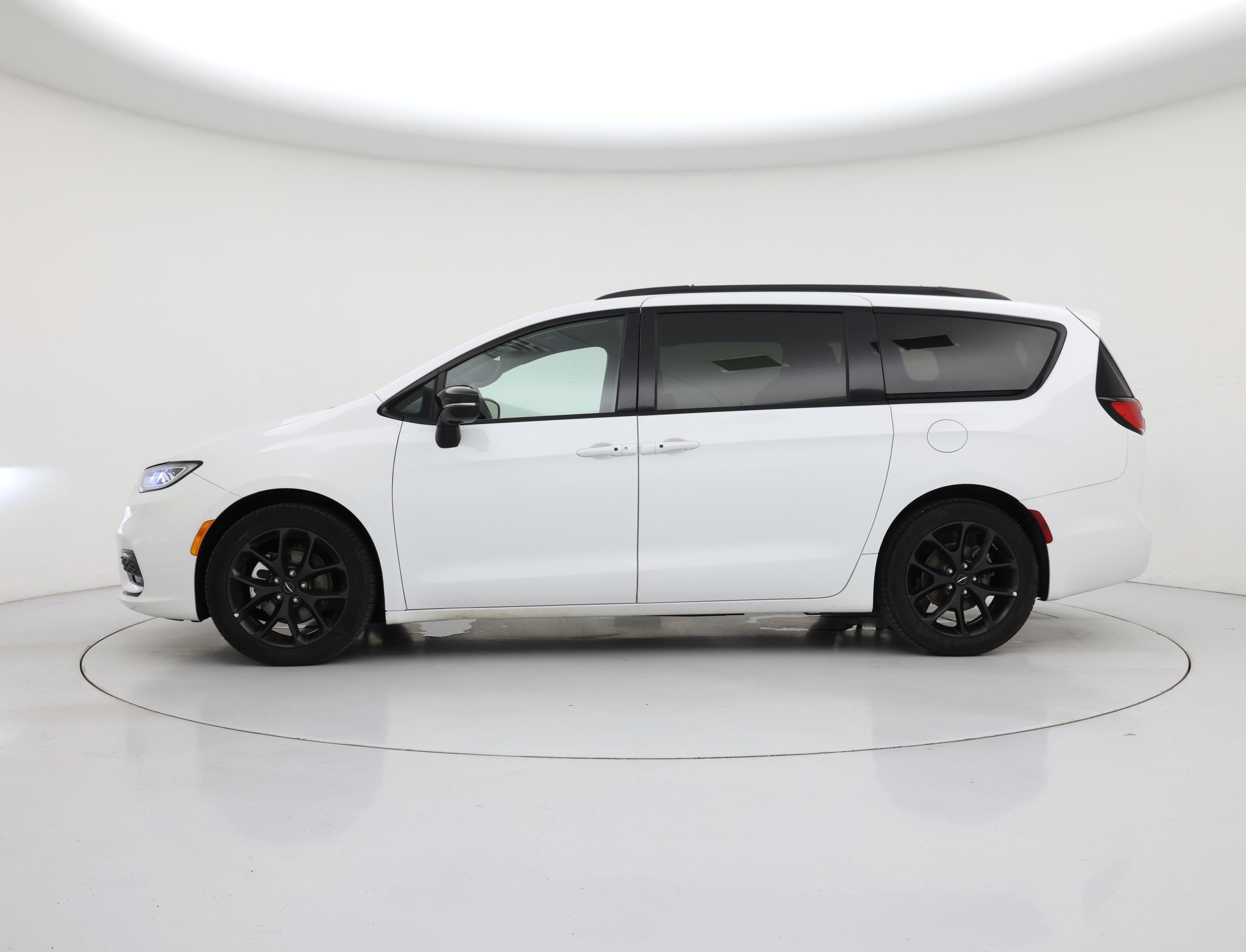 Thumbnail: 2025 Chrysler Pacifica - 3