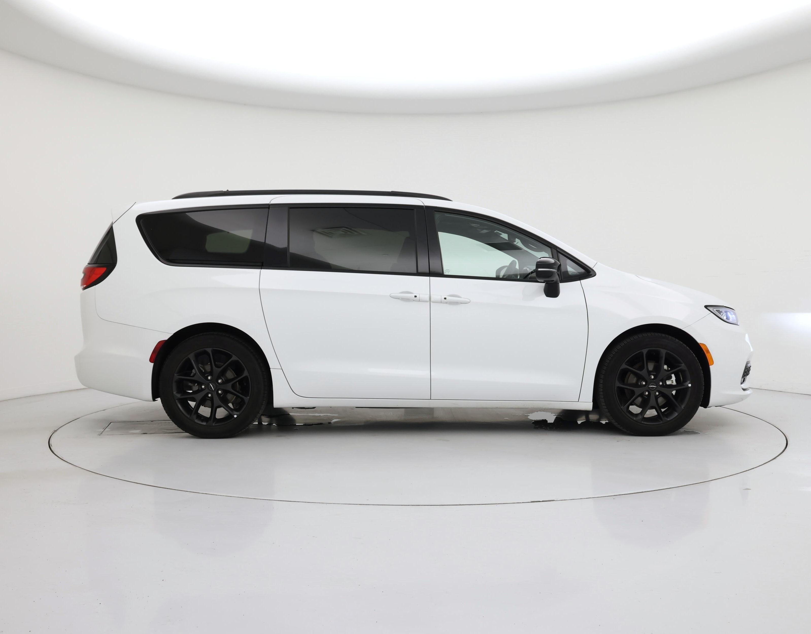 Thumbnail: 2025 Chrysler Pacifica - 7