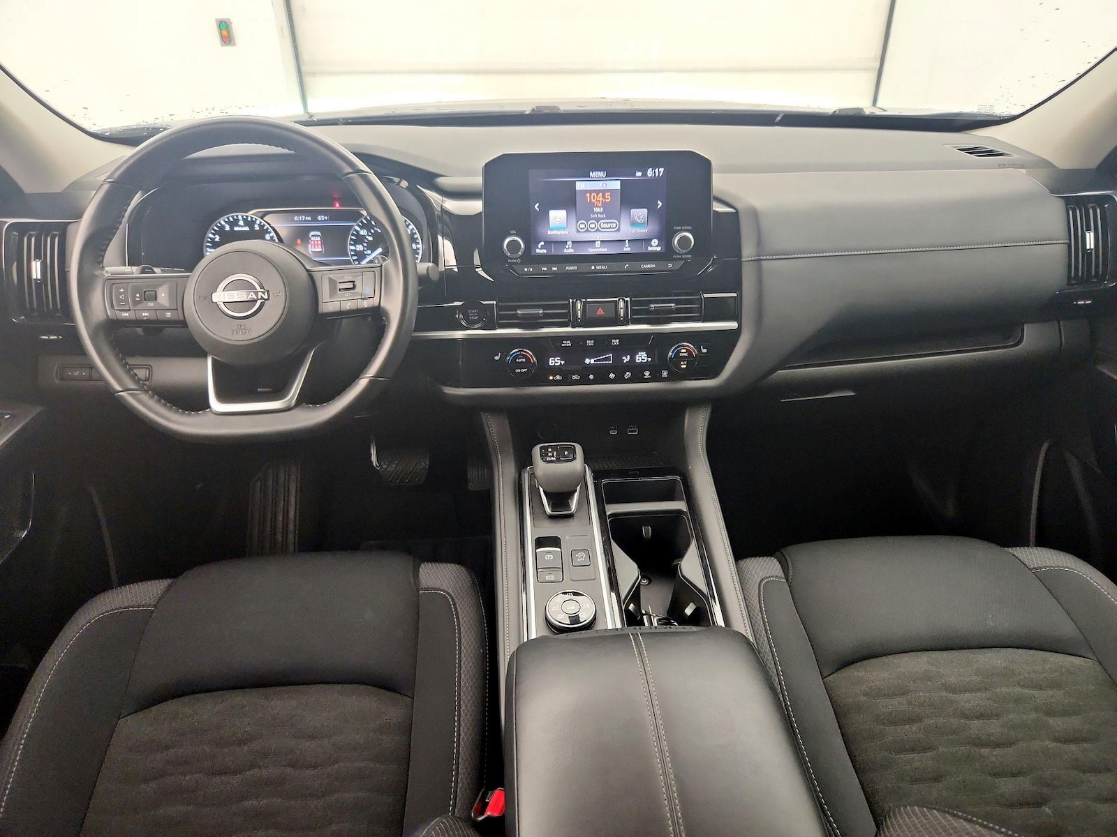 2025 Nissan Pathfinder SV - Photo 10