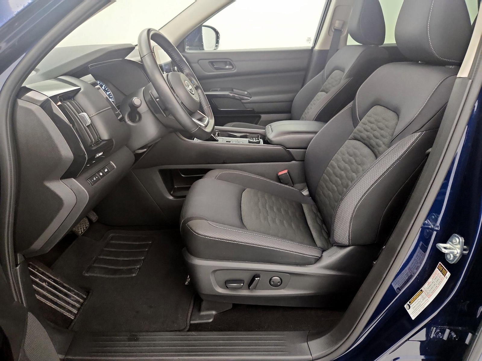 2025 Nissan Pathfinder SV - Photo 12