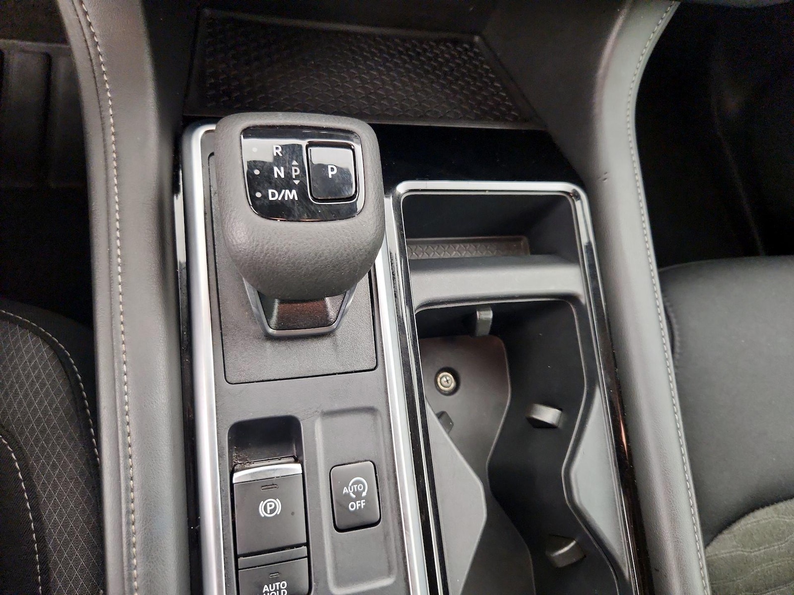 2025 Nissan Pathfinder SV - Photo 18