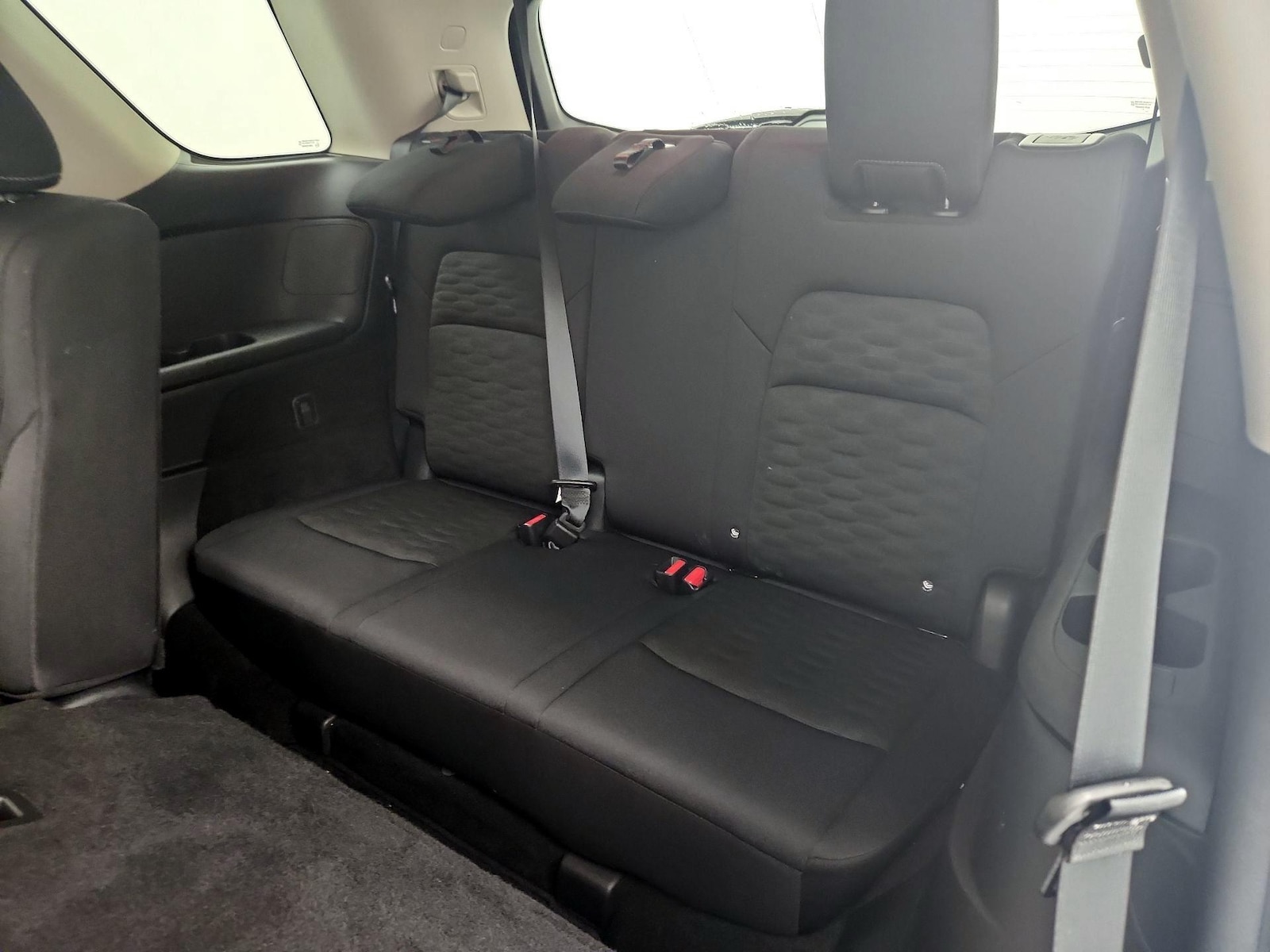2025 Nissan Pathfinder SV - Photo 21
