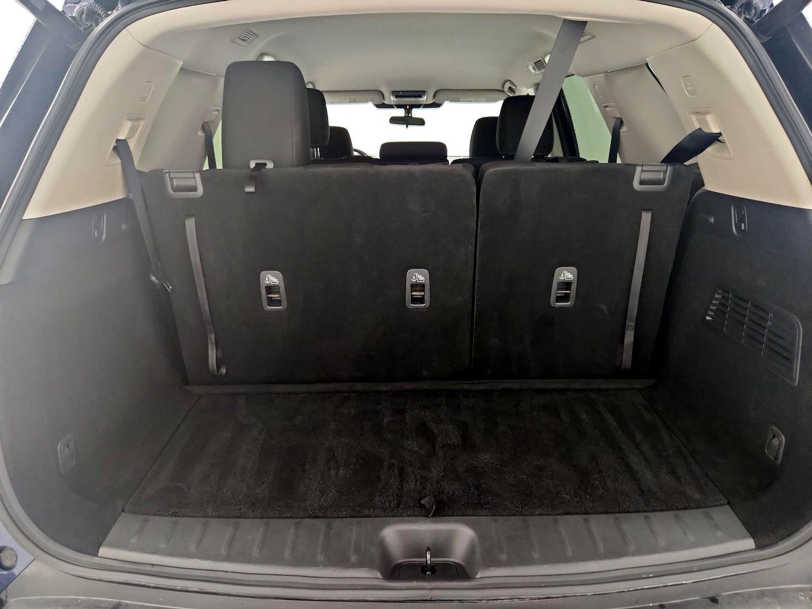 2025 Nissan Pathfinder SV - Photo 22