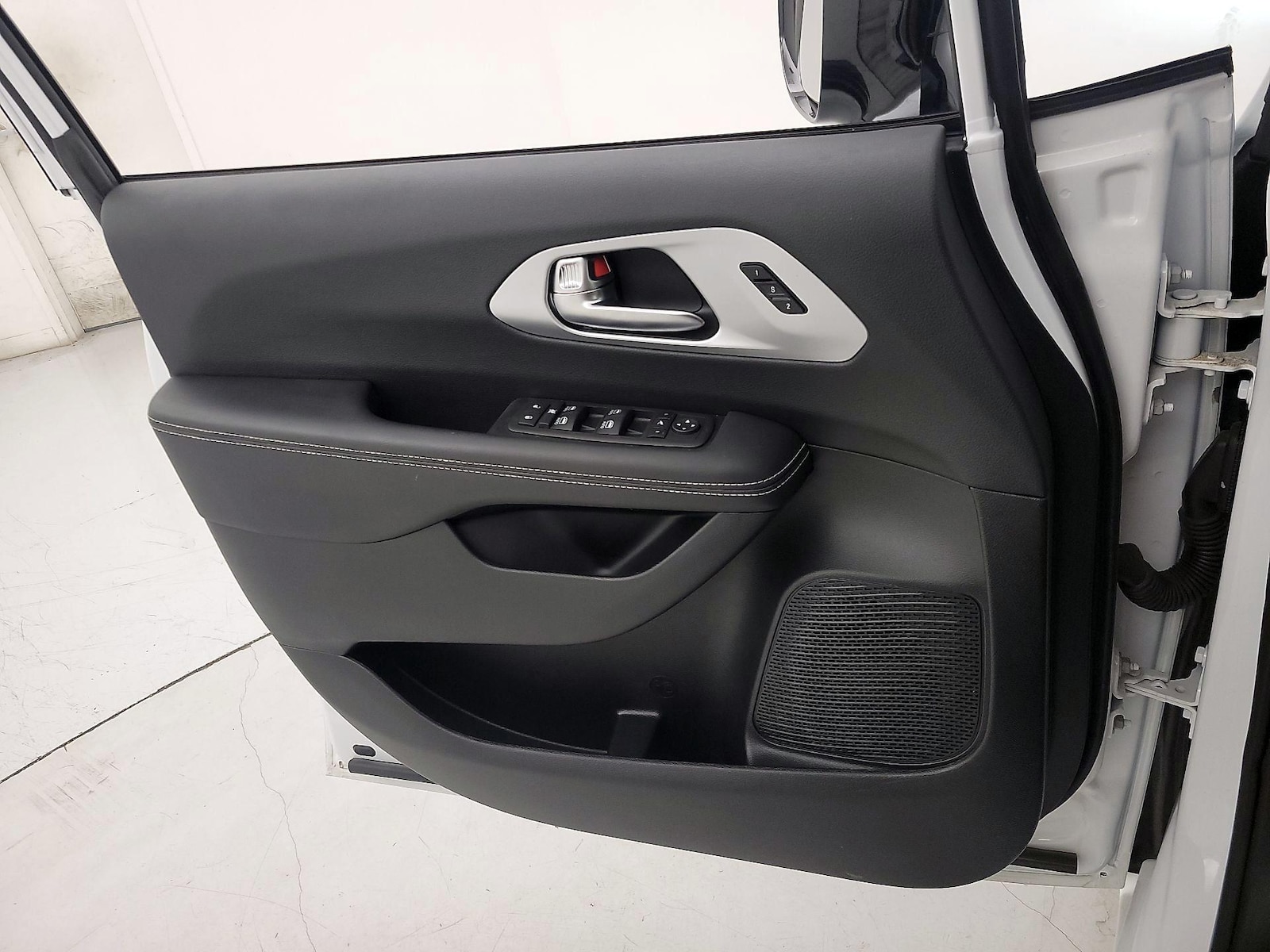2025 Chrysler Pacifica Limited - Photo 13