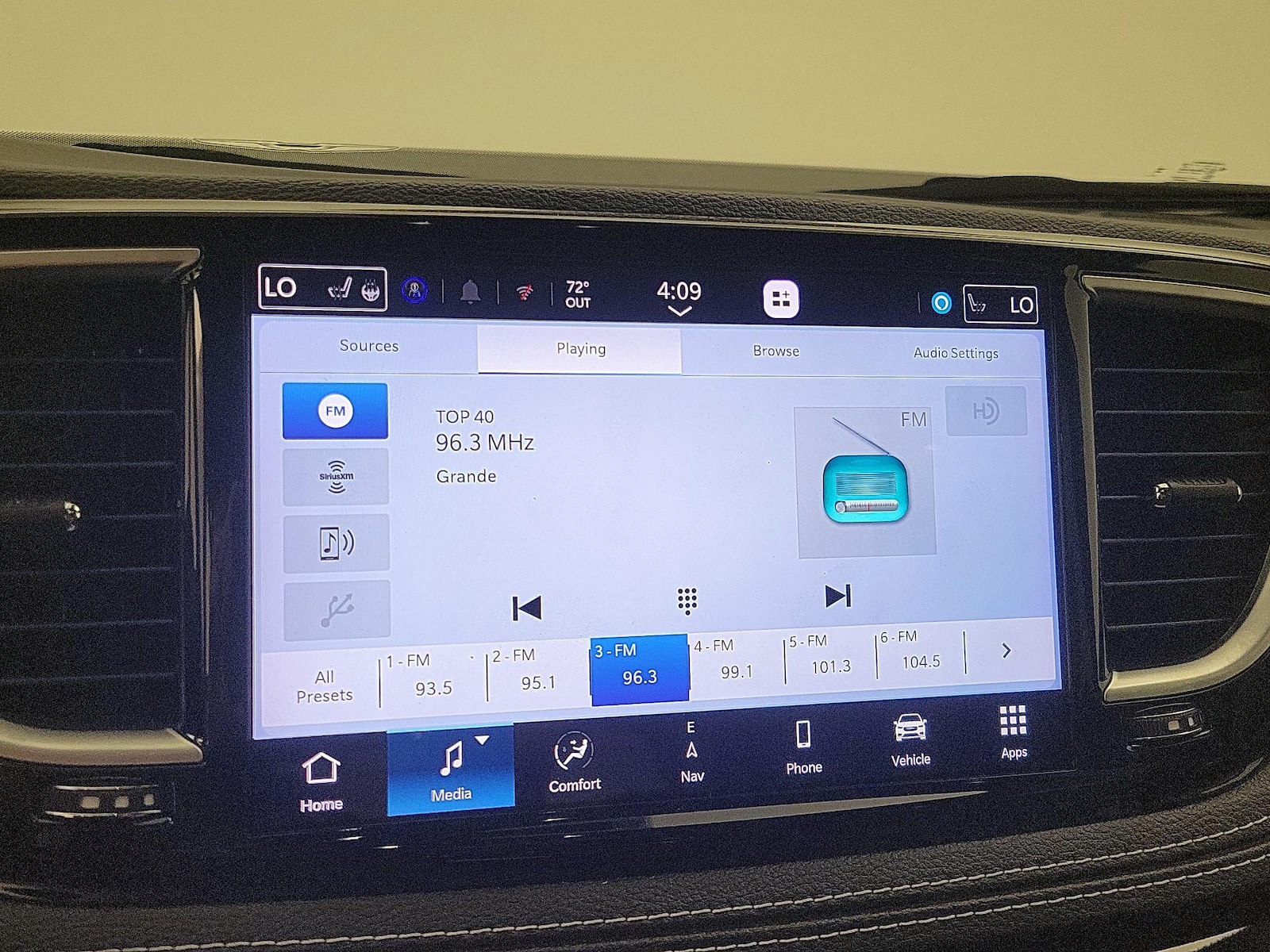2025 Chrysler Pacifica Limited - Photo 17