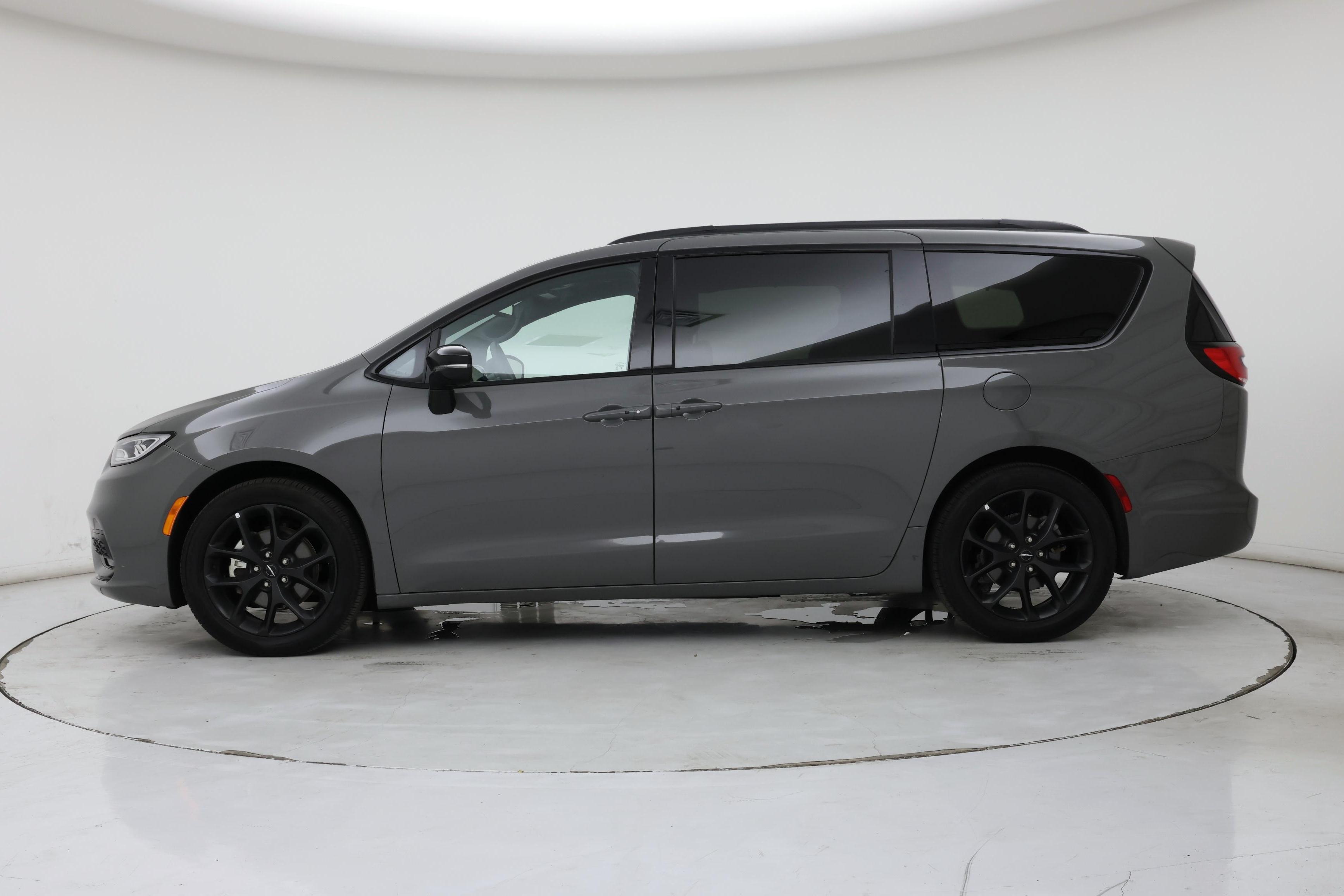 Thumbnail: 2025 Chrysler Pacifica - 3