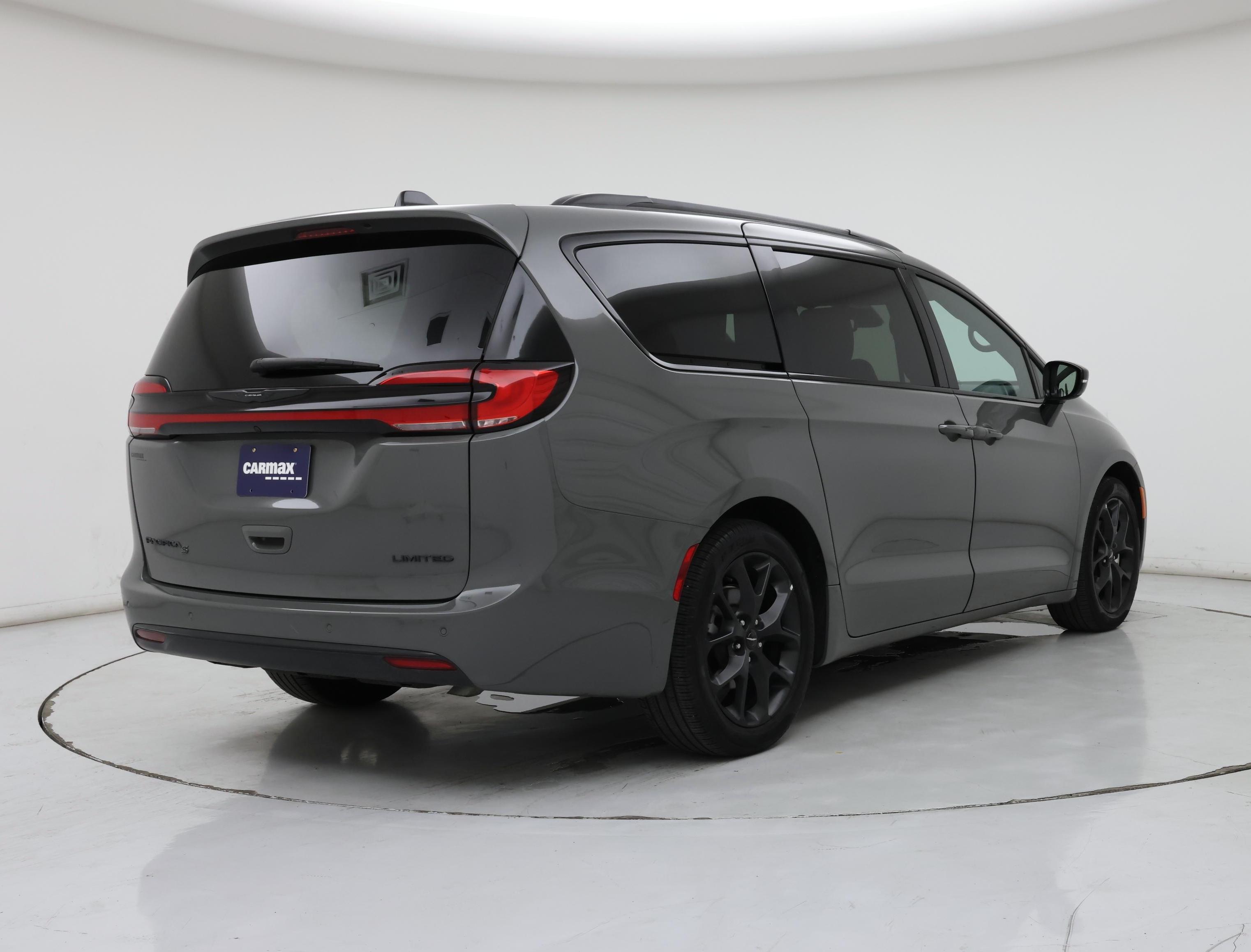 Thumbnail: 2025 Chrysler Pacifica - 8
