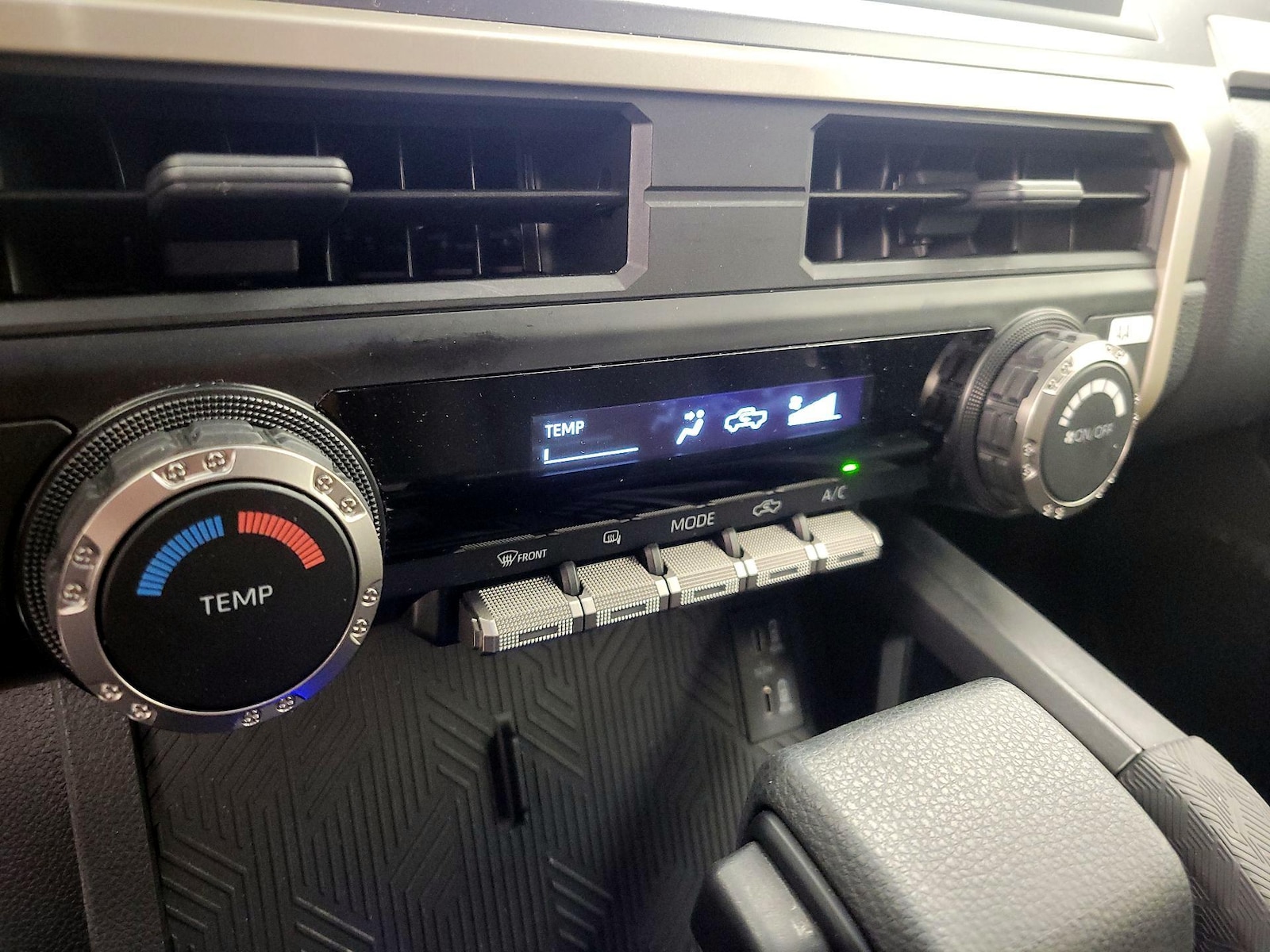 2025 Toyota Tacoma SR5 - Photo 17