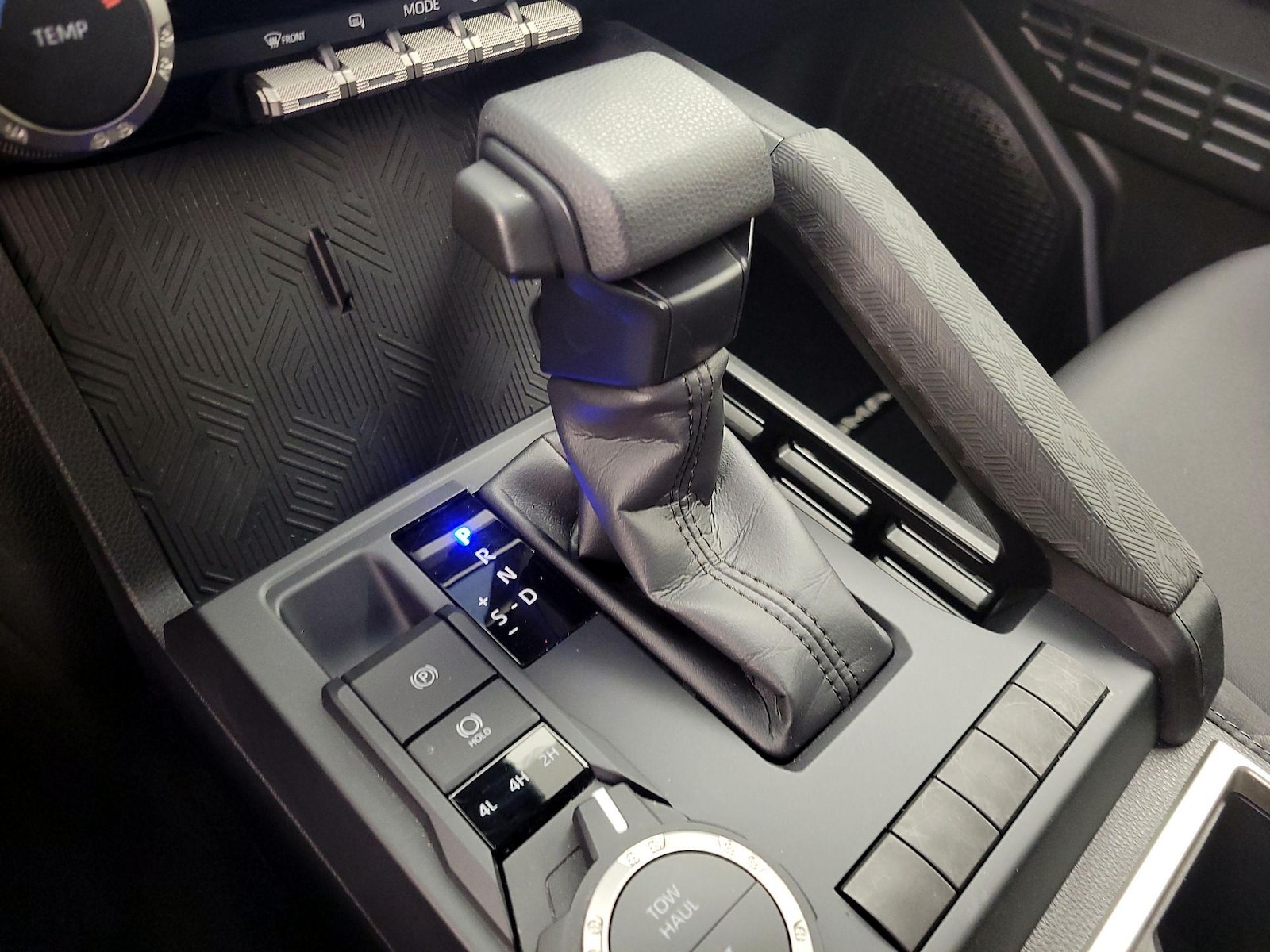 2025 Toyota Tacoma SR5 - Photo 18