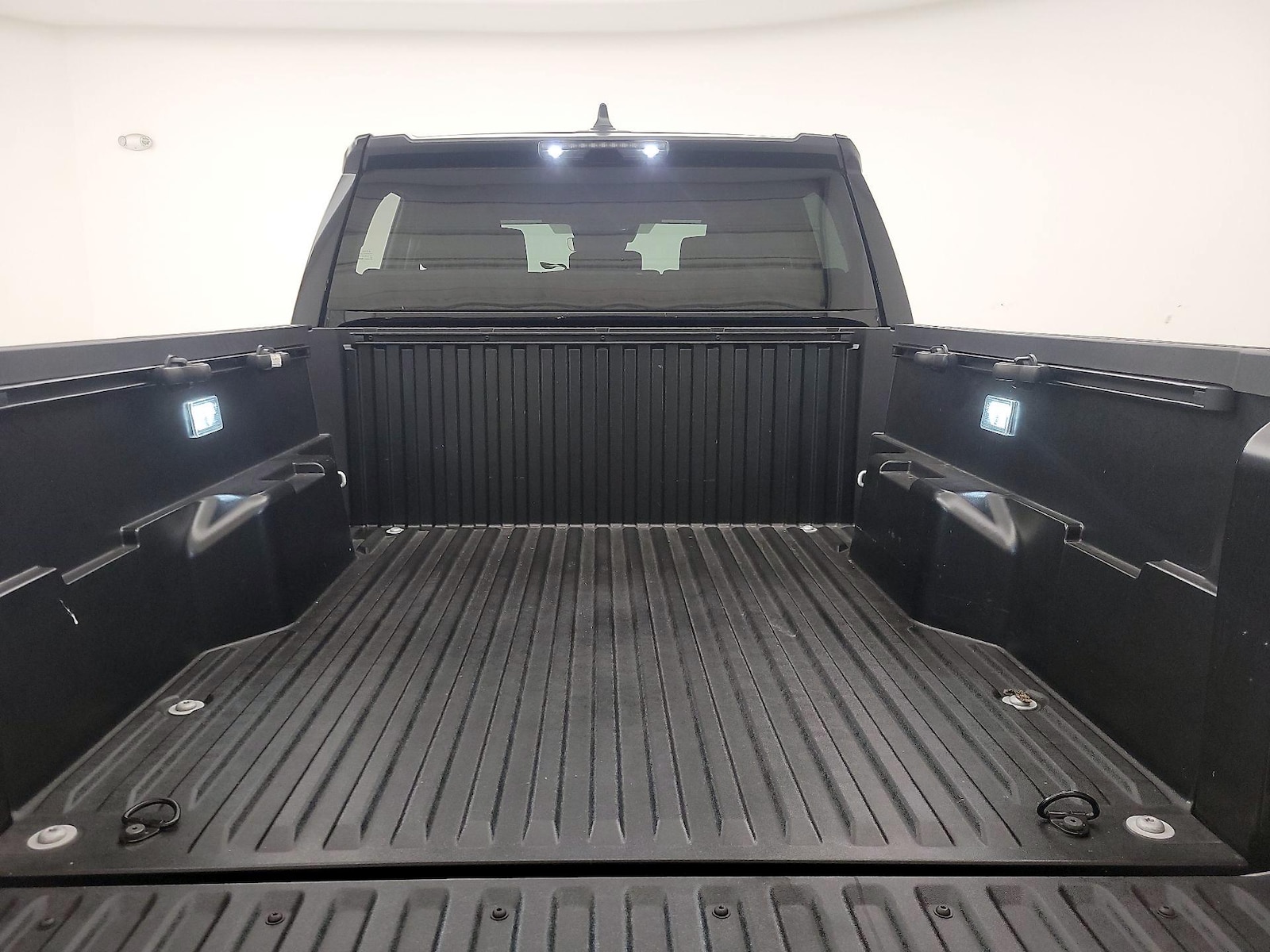 2025 Toyota Tacoma SR5 - Photo 21