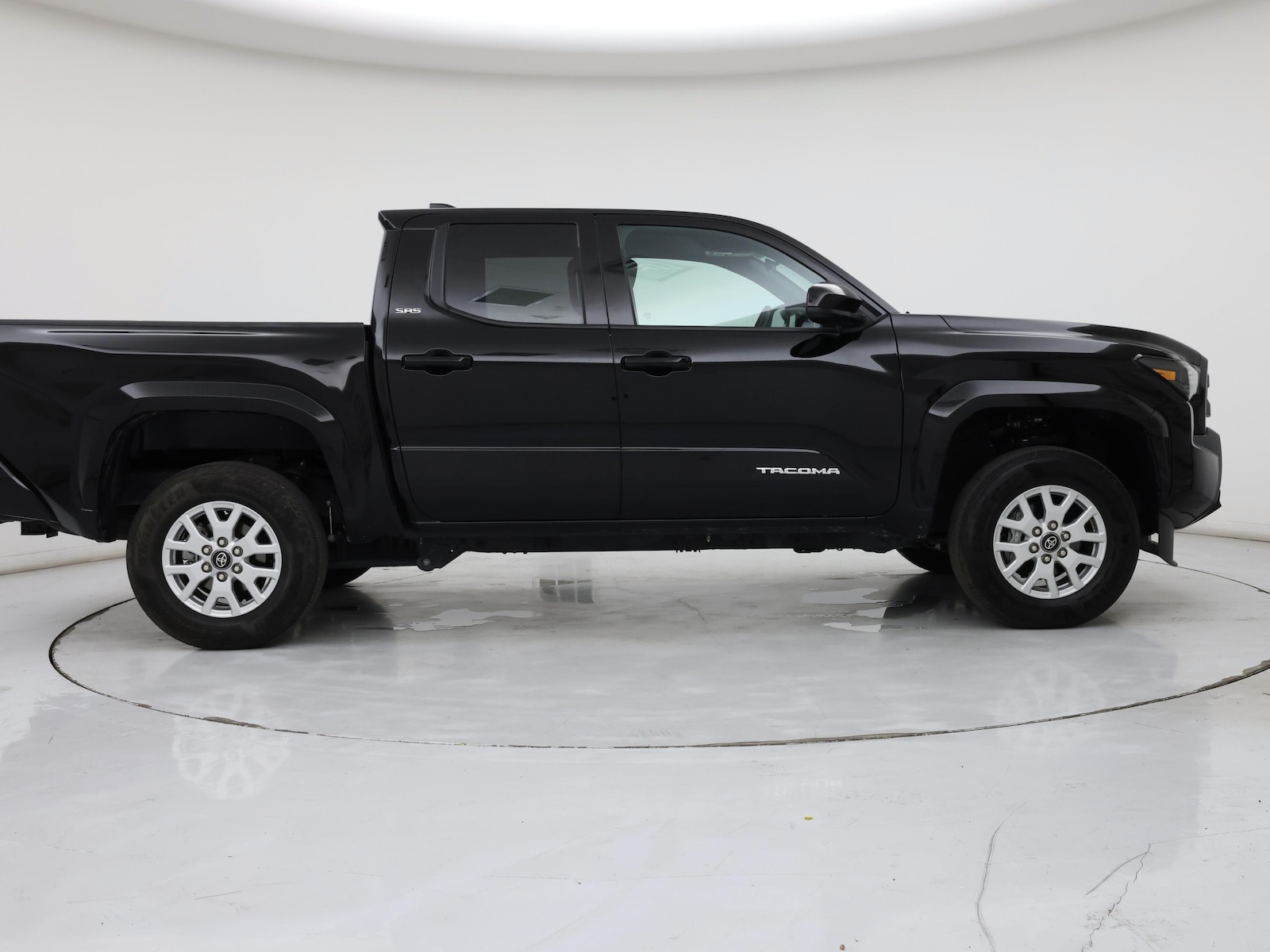 2025 Toyota Tacoma SR5 - Photo 8