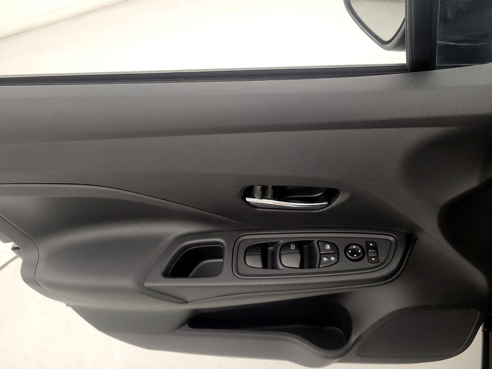 2025 Nissan Versa Sedan SV - Photo 13
