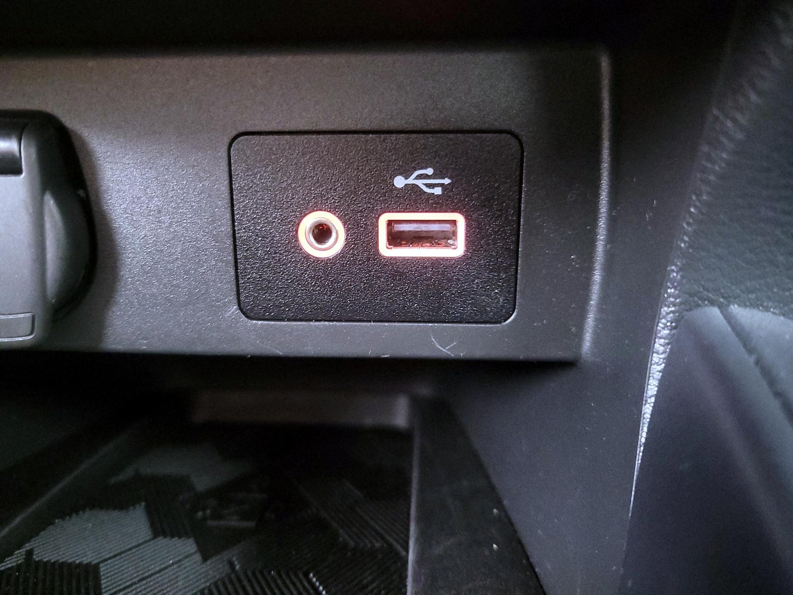 2025 Nissan Versa Sedan SV - Photo 18