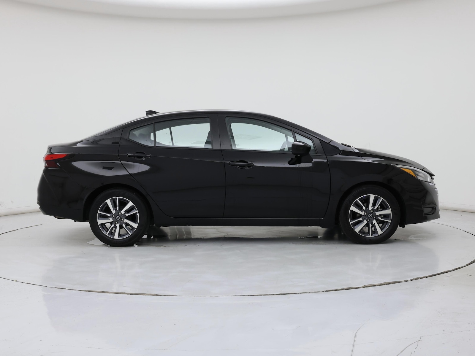 2025 Nissan Versa Sedan SV - Photo 8