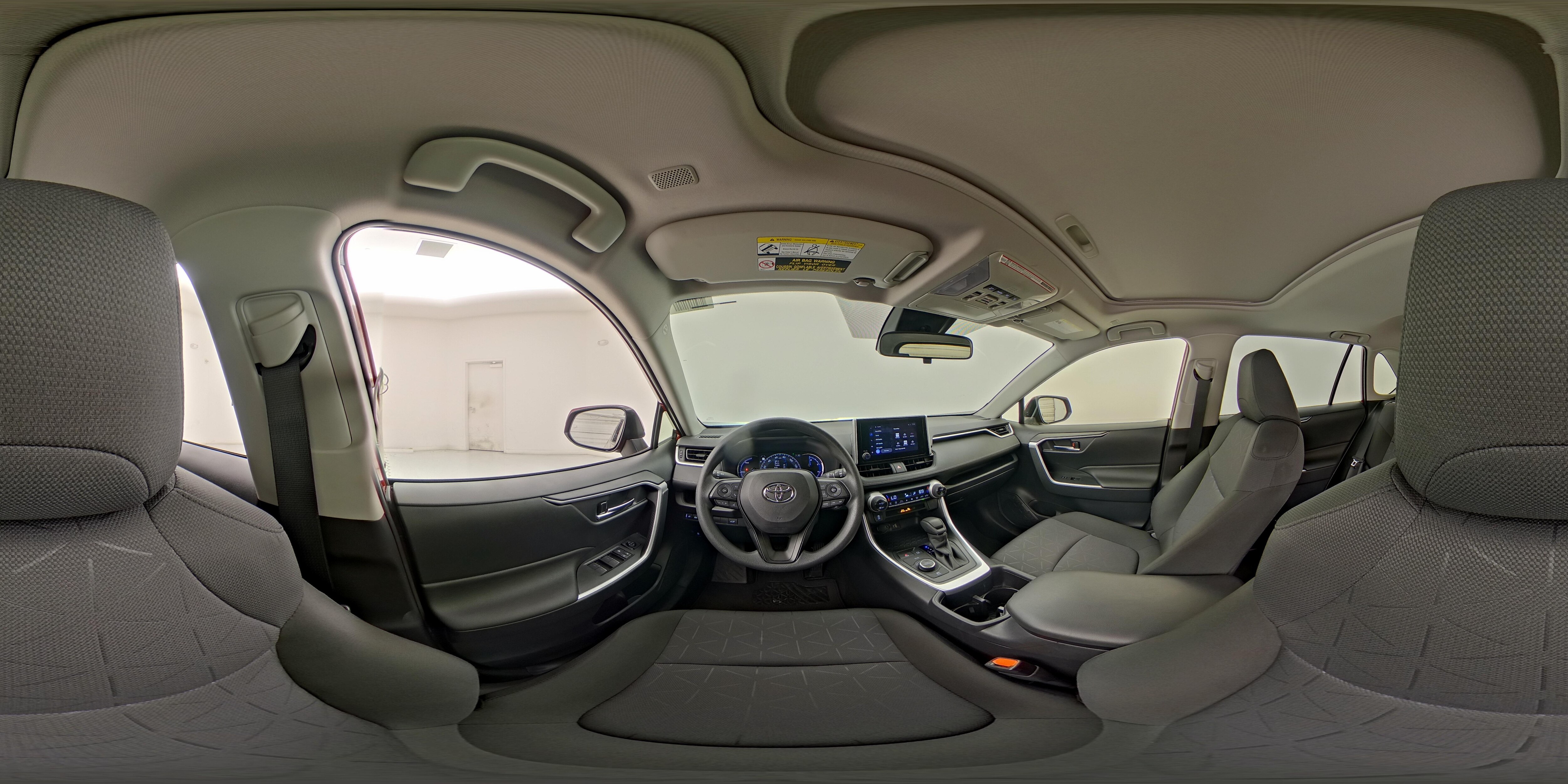 2025 Toyota RAV4 XLE - Photo 28
