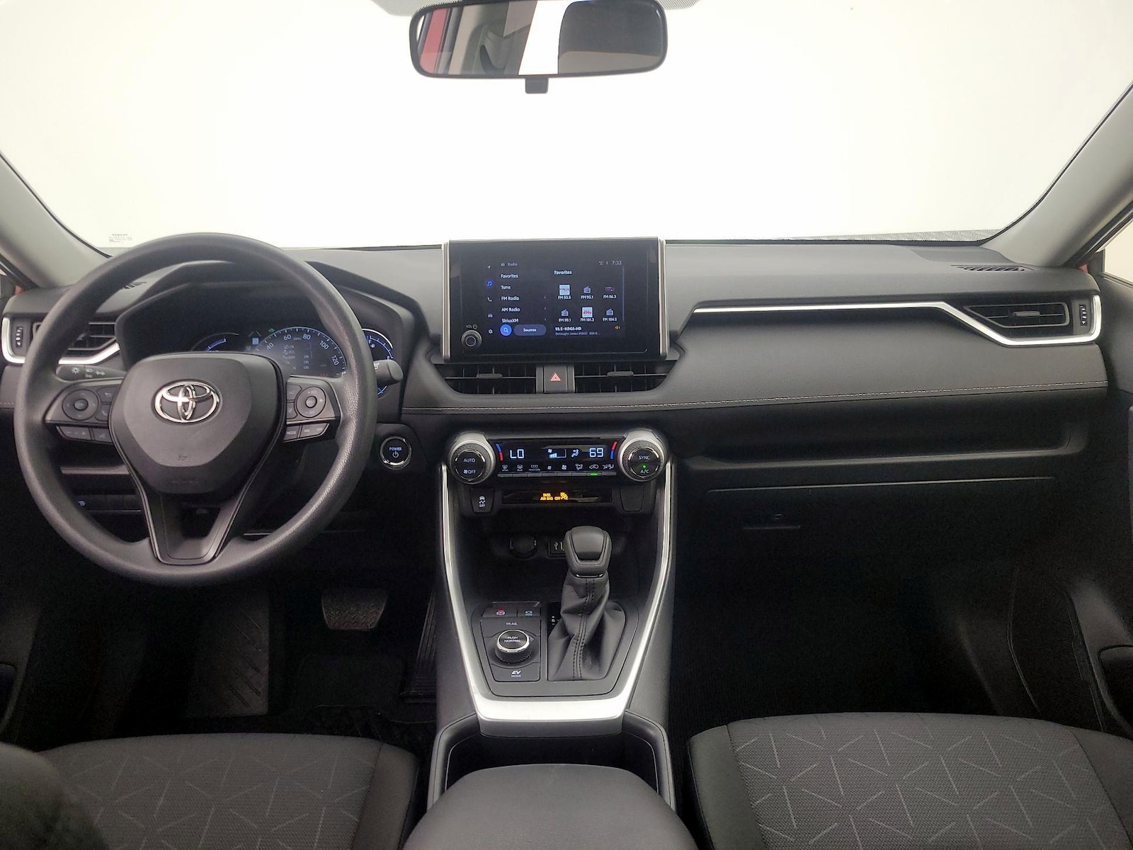 2025 Toyota RAV4 XLE - Photo 10