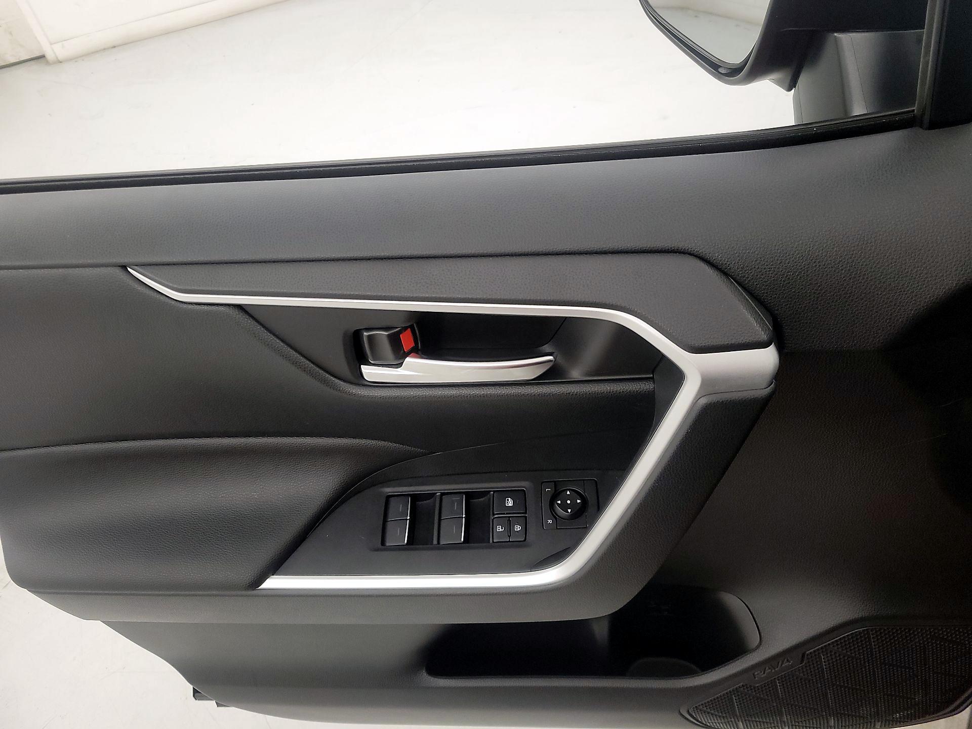 Thumbnail: 2025 Toyota RAV4 - 12