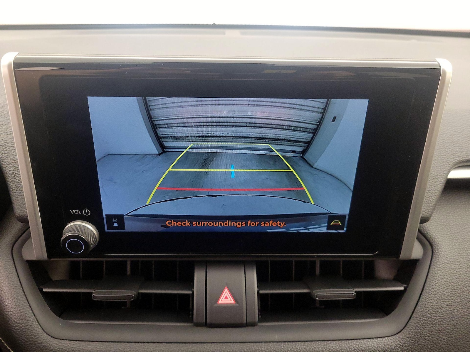 2025 Toyota RAV4 XLE - Photo 15