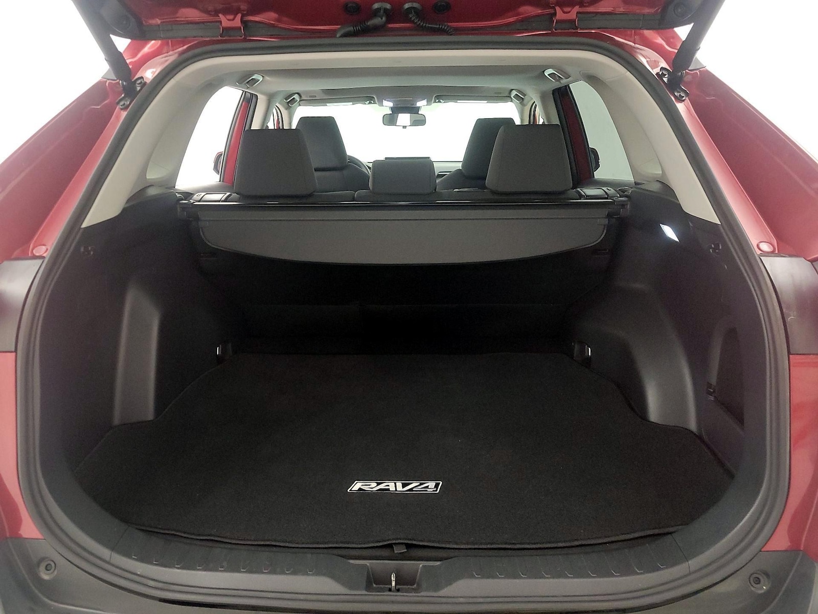 2025 Toyota RAV4 XLE - Photo 22