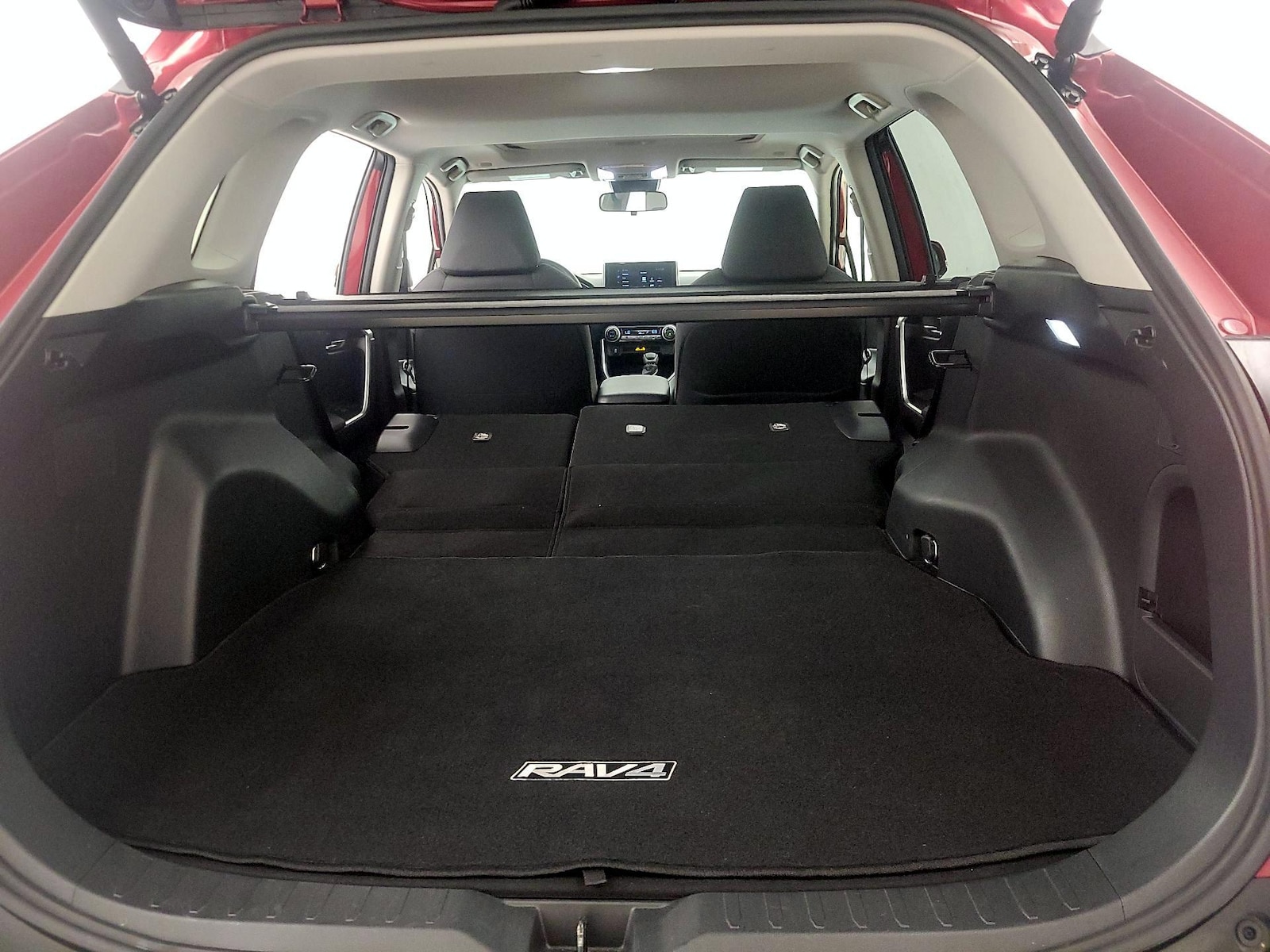 2025 Toyota RAV4 XLE - Photo 23