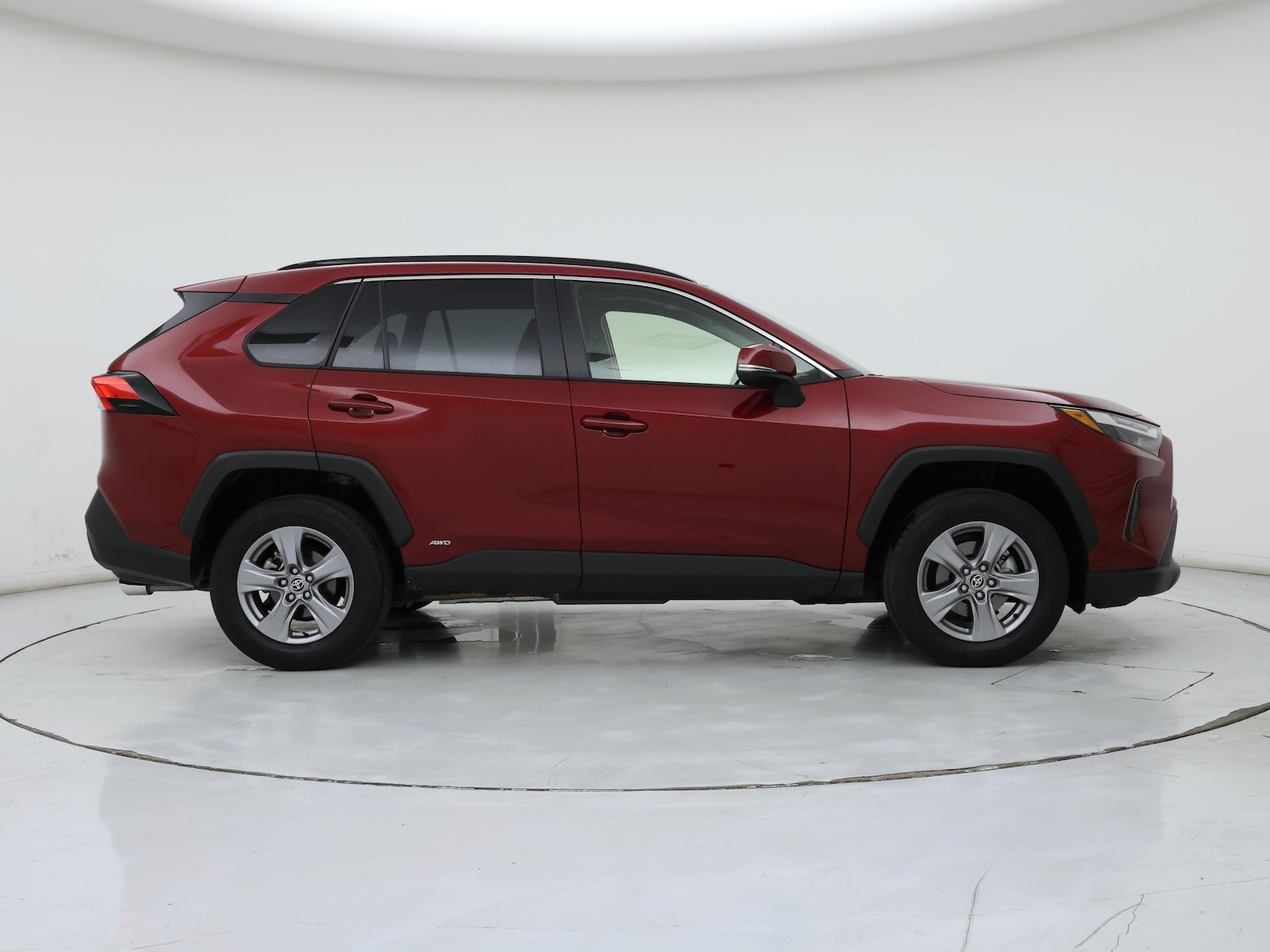 2025 Toyota RAV4 XLE - Photo 8